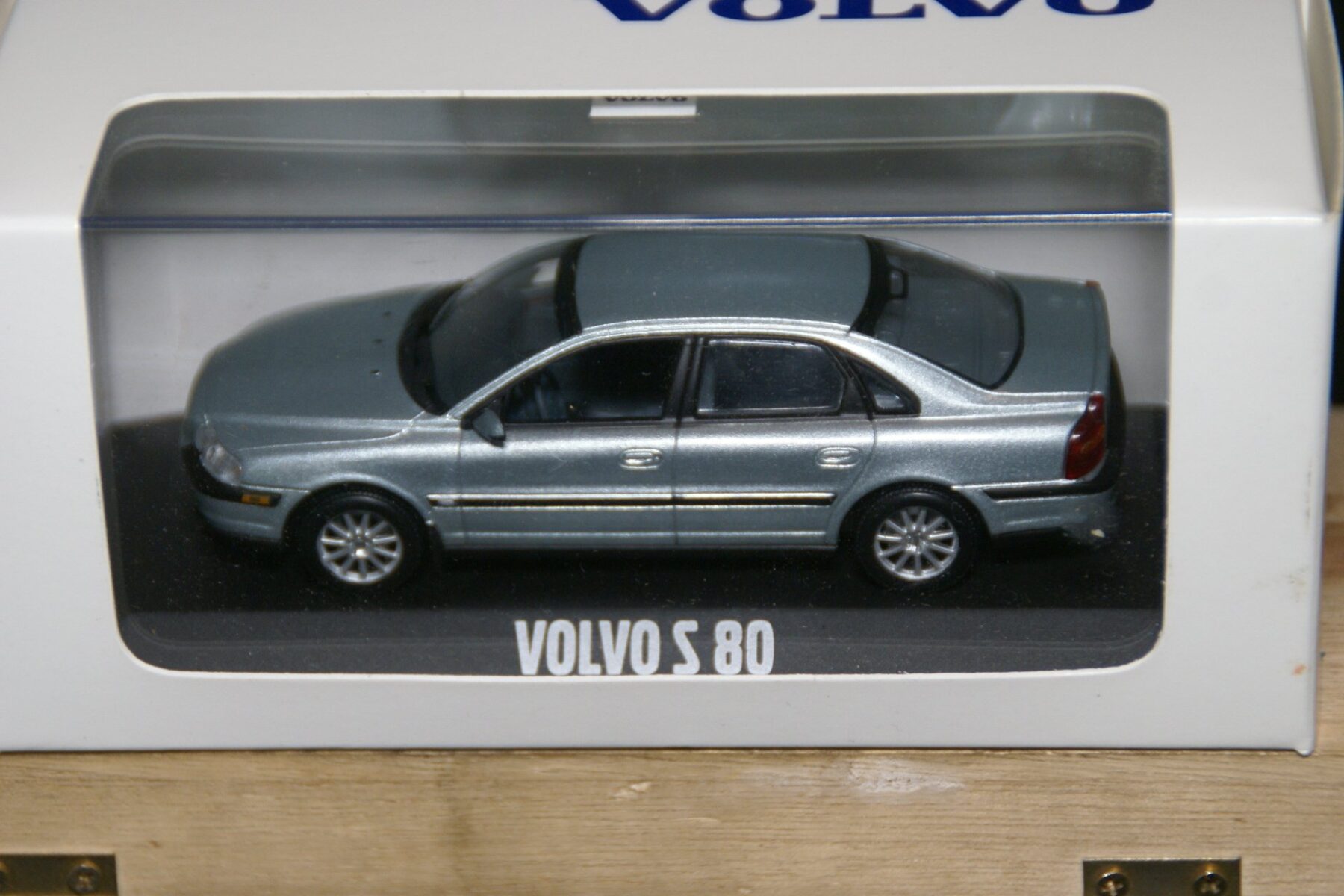 DSC05502 miniatuur Volvo S80 grijs 1op43 Volvo (Minichamps) MB