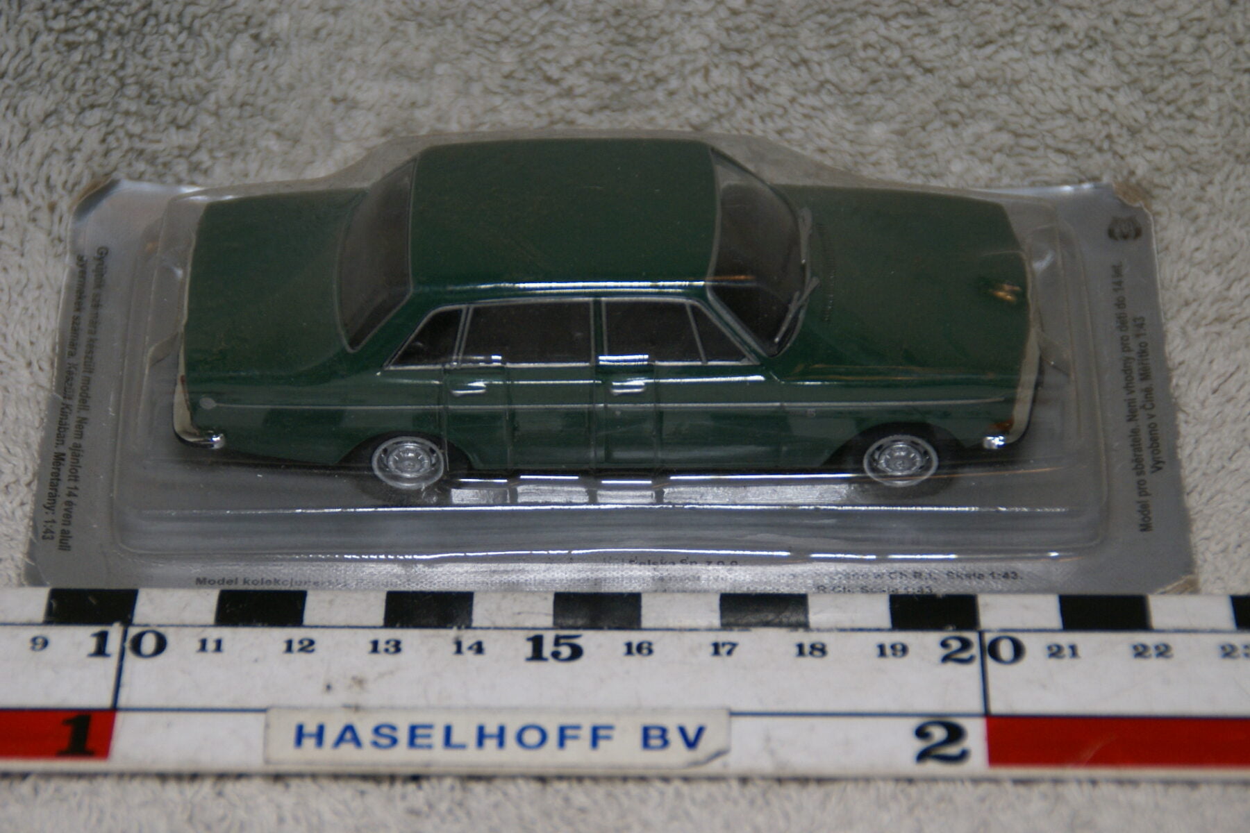DSC07357 miniatuur Volvo 144 groen 1op43 MB