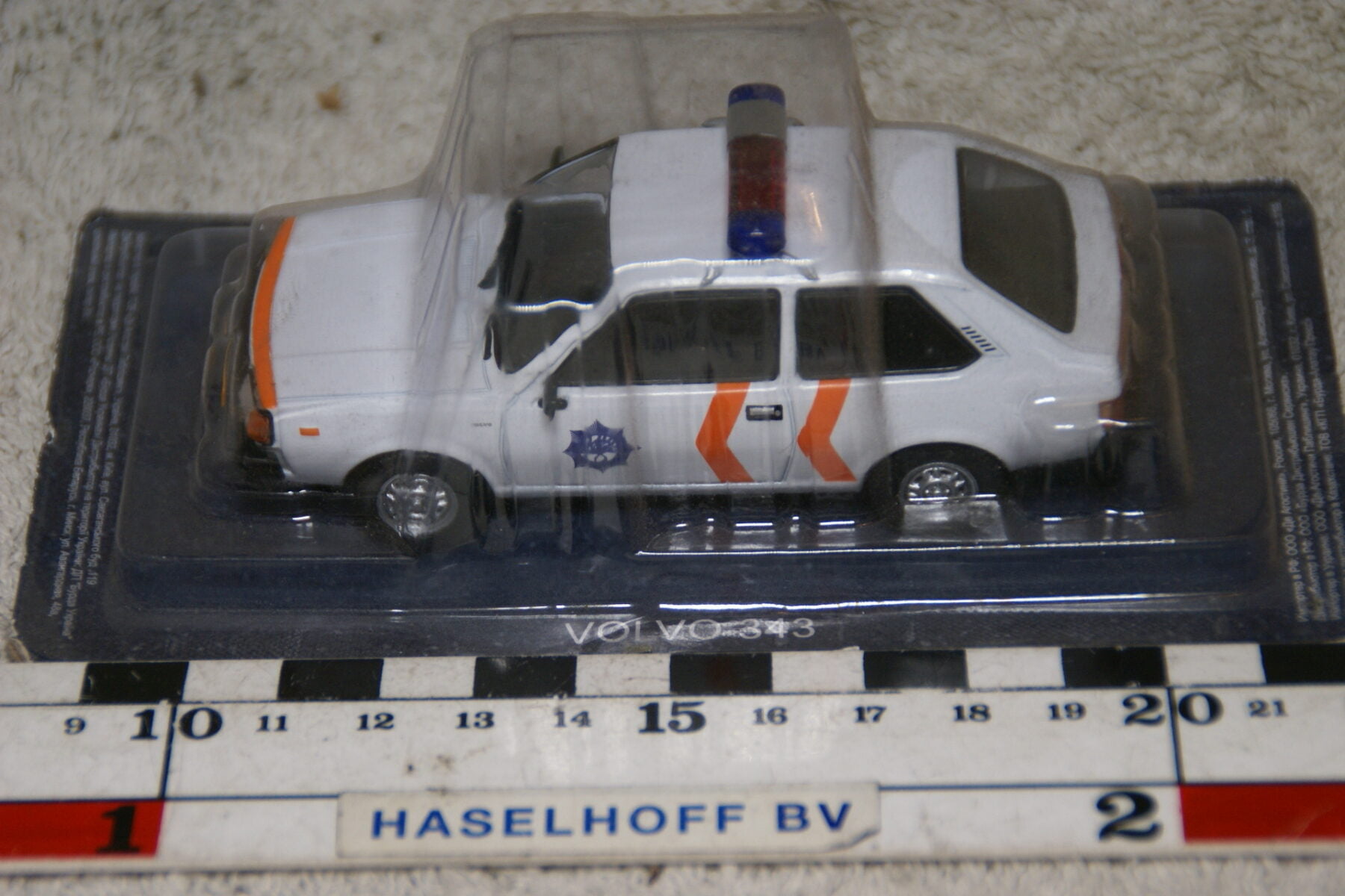 DSC07358 miniatuur Volvo 343 politie 1op43 MB