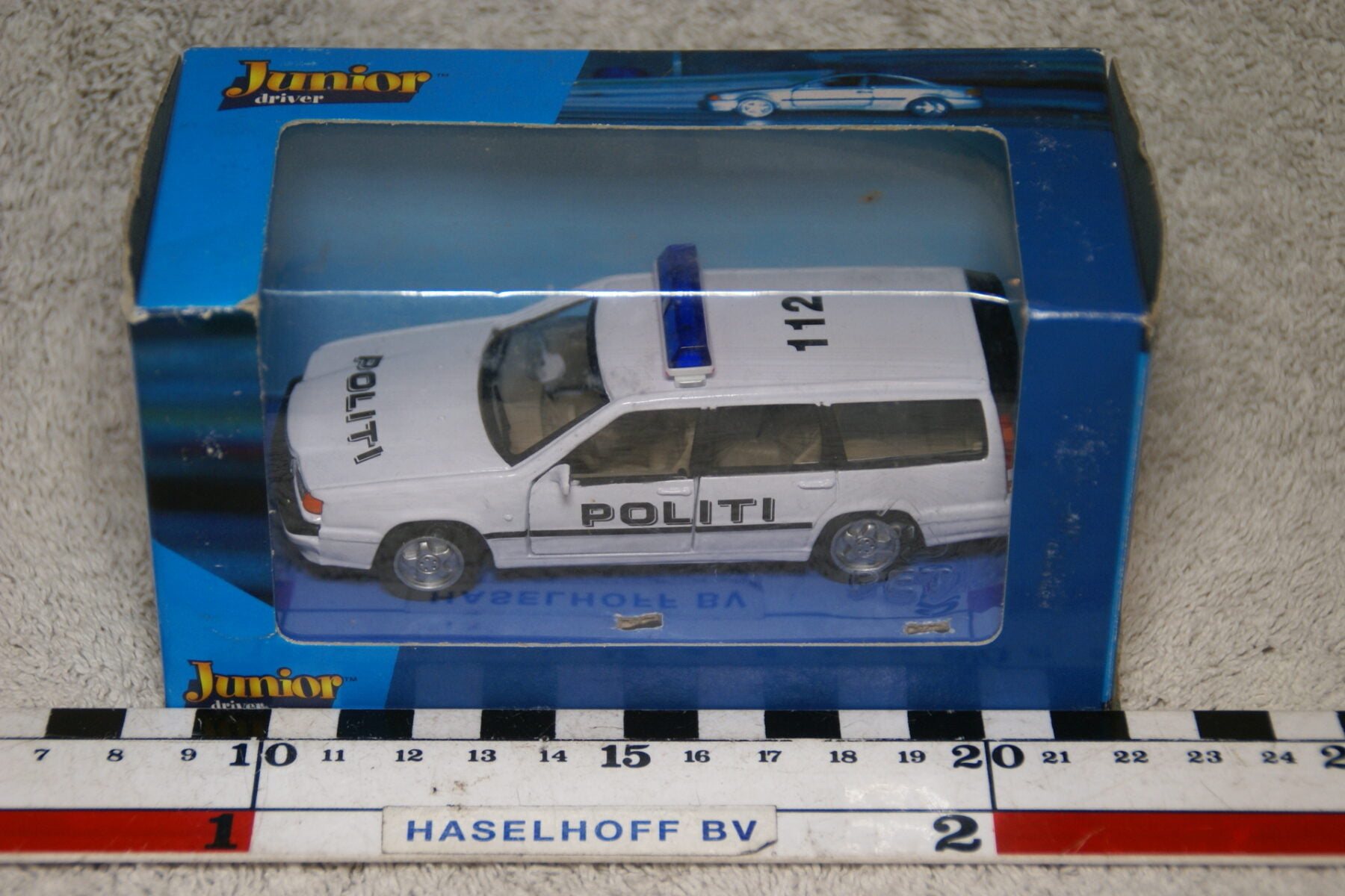 DSC07363 miniatuur Volvo V70 politi 1op43 250083 Hongwell Junior MB