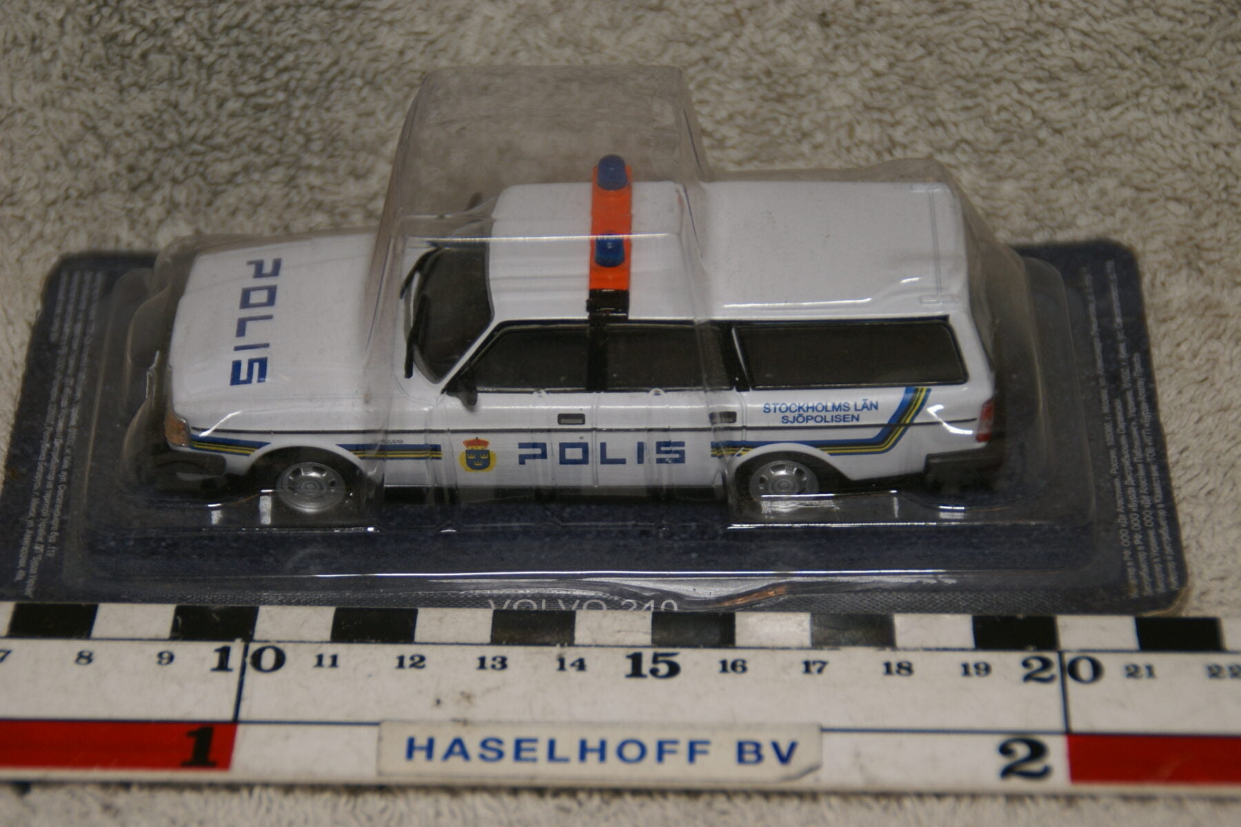 DSC07373 miniatuur Volvo 245 Stockholm polis 1op43 MB