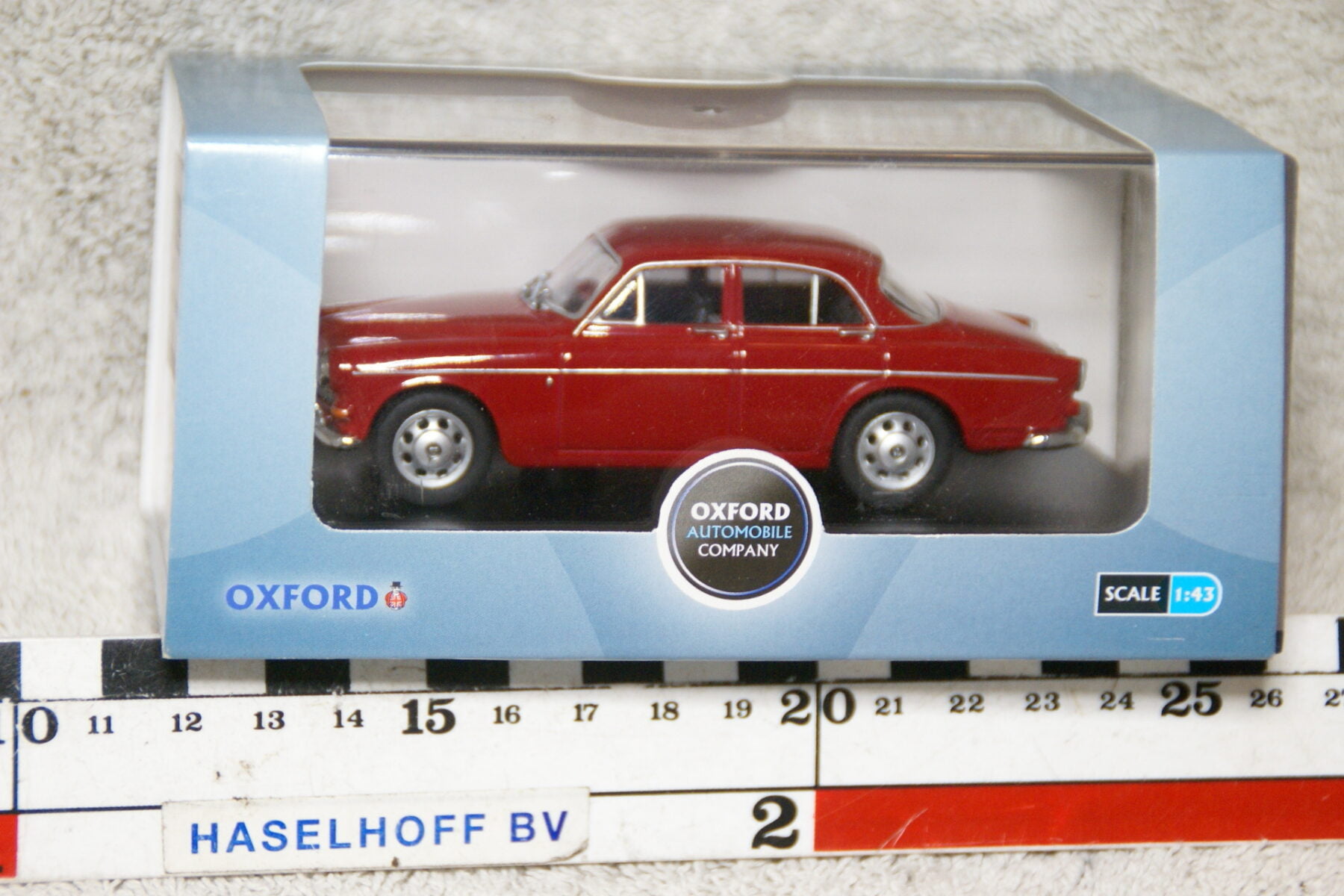 DSC07378 miniatuur Volvo Amazon 120 rood 1op43 Oxford VA002 116481 MB