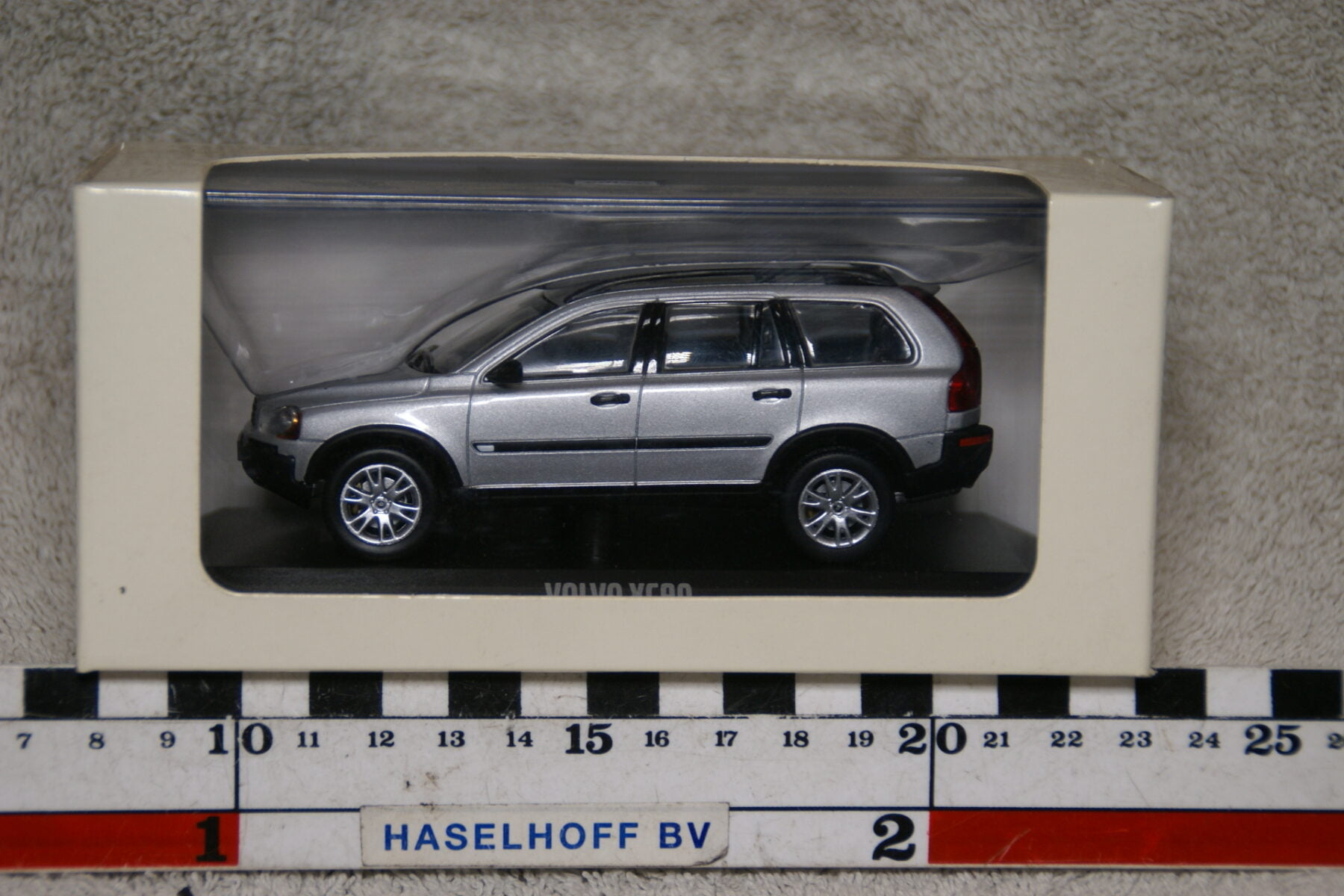 DSC07393 miniatuur Volvo XC90 grijsm 1op43 Volvo (Minichamps) MB