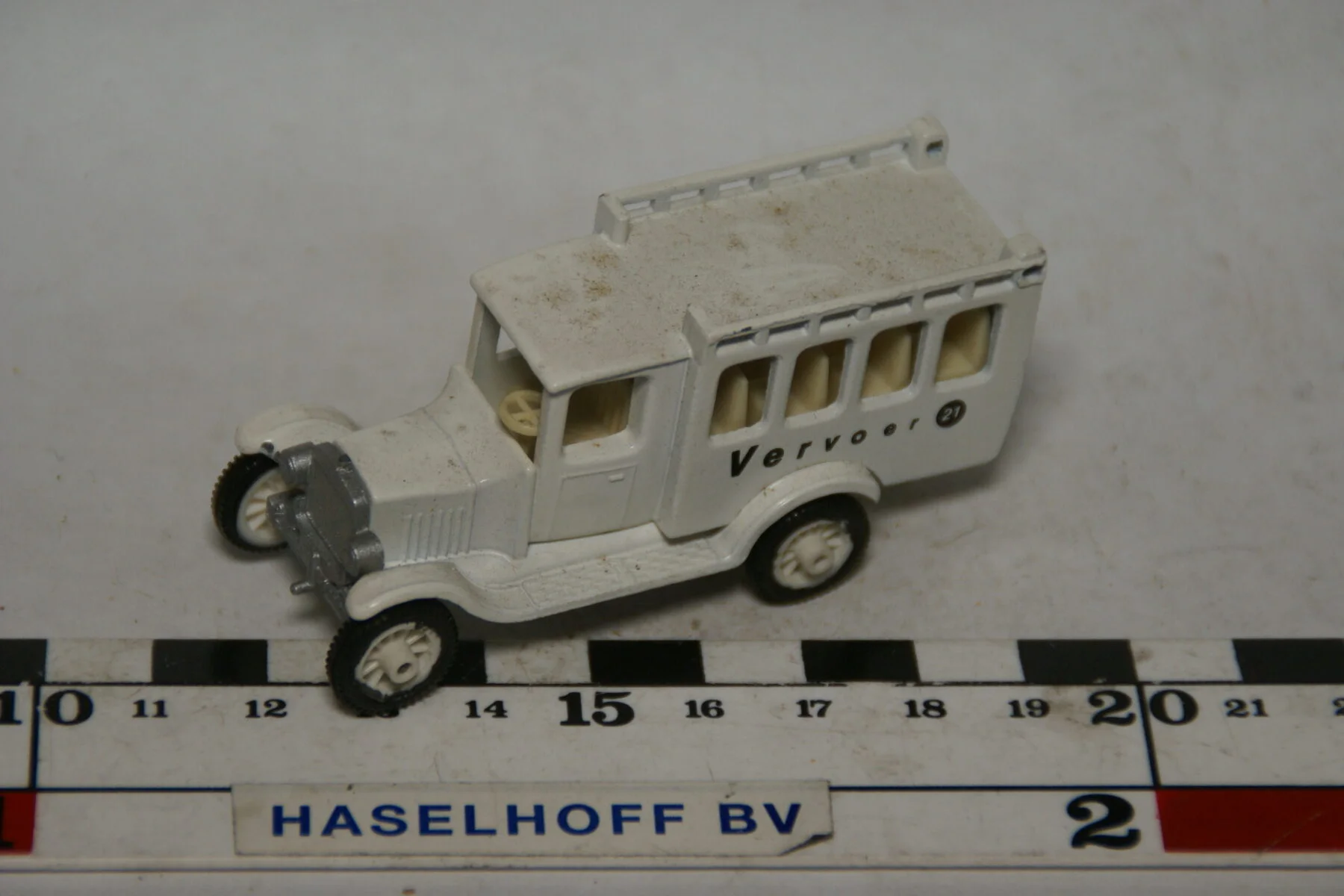DSC07569 miniatuur 1919 T Ford Vervoer wit ca 1op72 Efsi