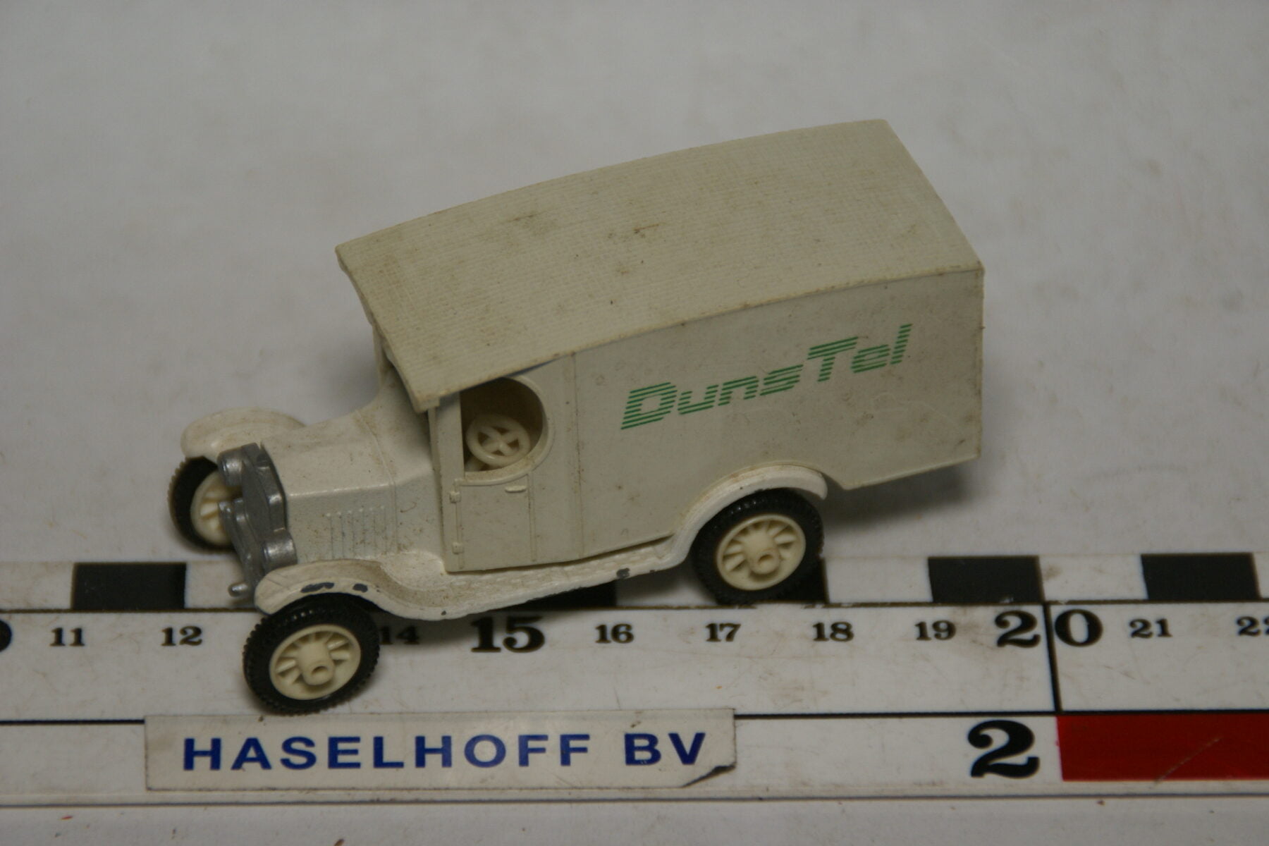 DSC07571 miniatuur 1919 T Ford Duns Tel wit ca 1op72 Efsi