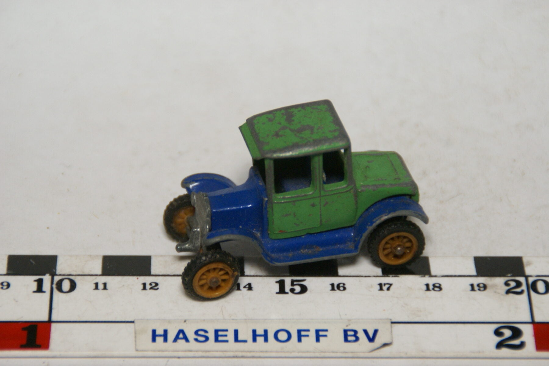 DSC07577 miniatuur 1919 T Ford blauw groen ca 1op72 Best Box