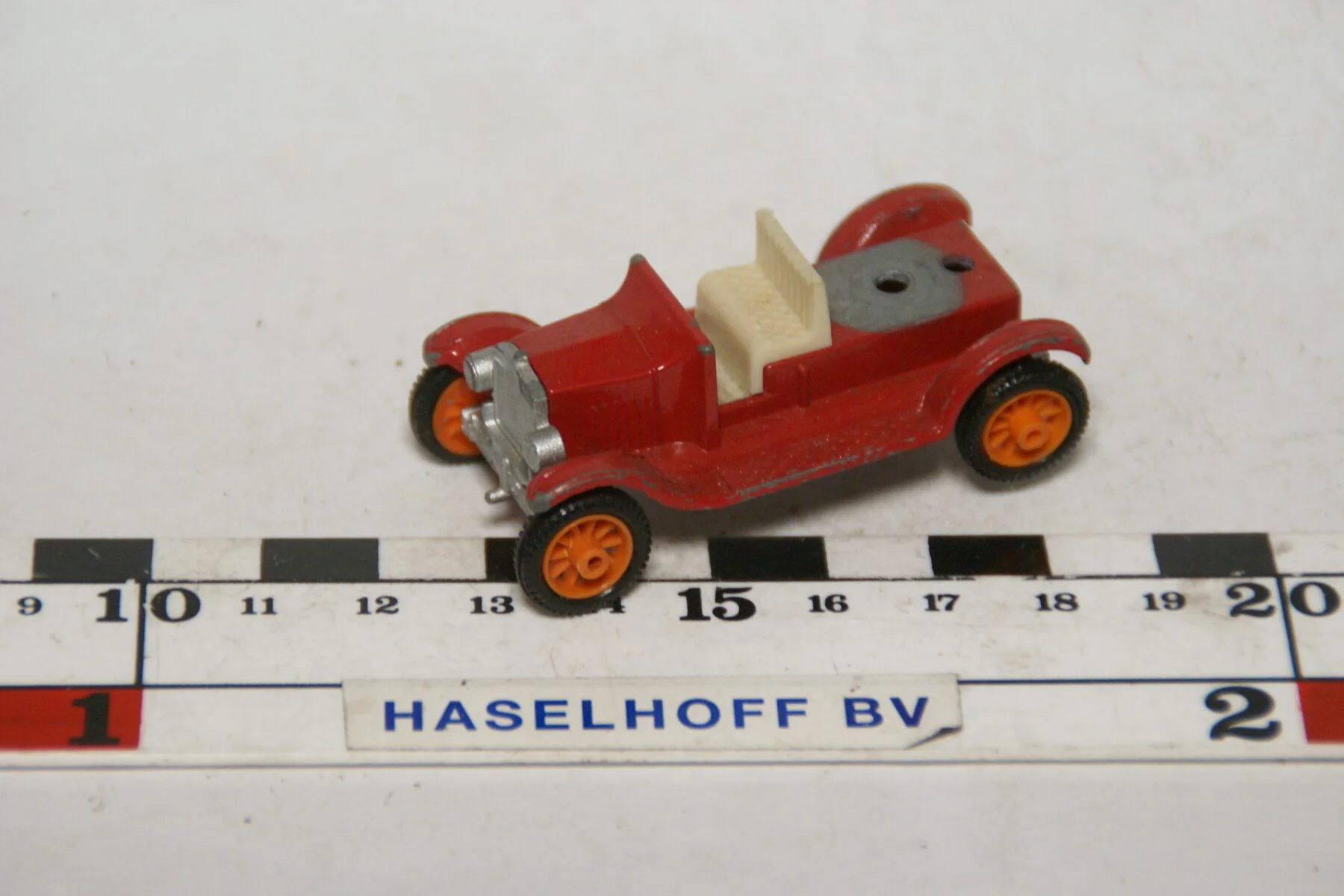 DSC07589 miniatuur 1919 T Ford rood ca 1op72 Efsi