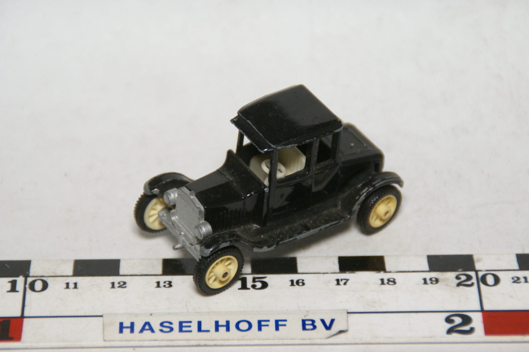 DSC07593 miniatuur 1919 T Ford dokters coupe  zwart ca 1op72 Efsi