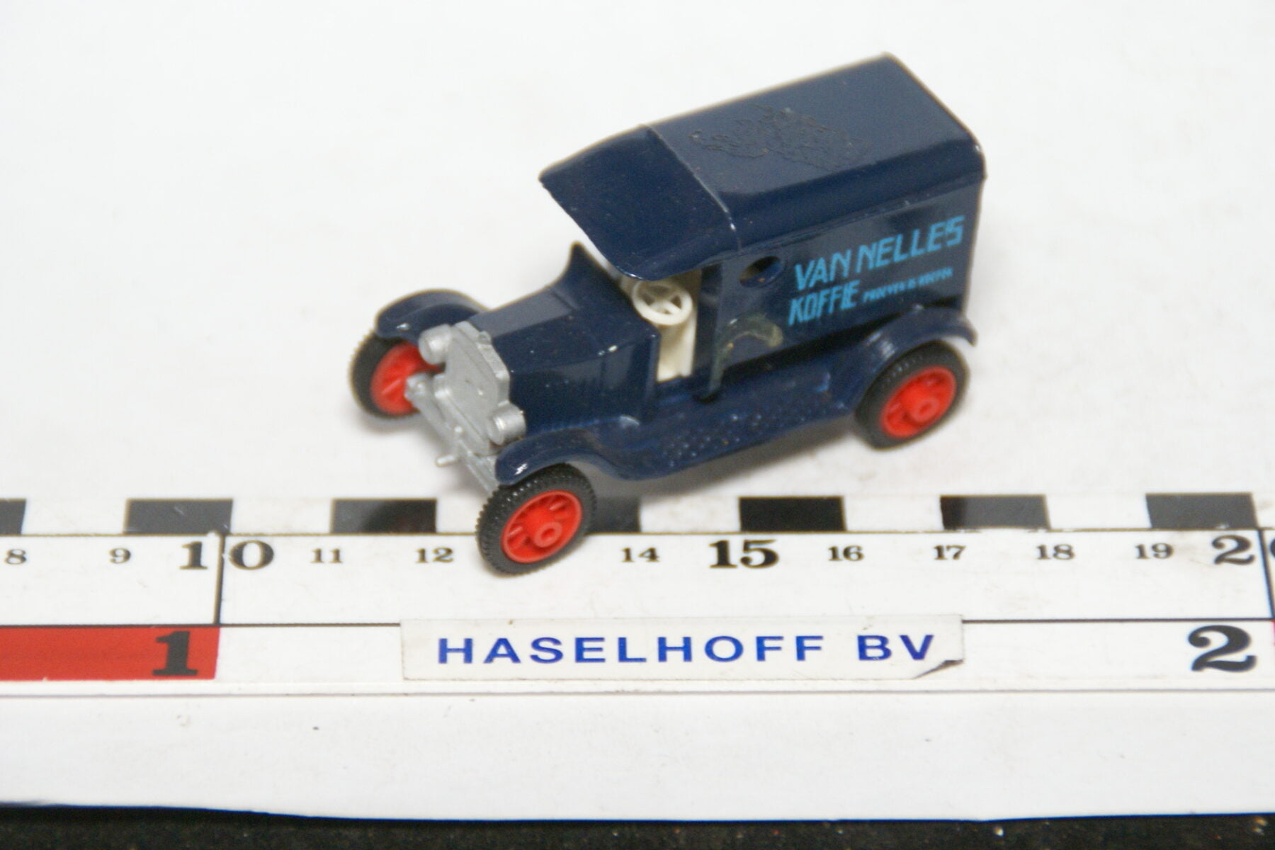 DSC07595 miniatuur 1919 T Ford blauw Van Nelles Koffie ca 1op72 Efsi