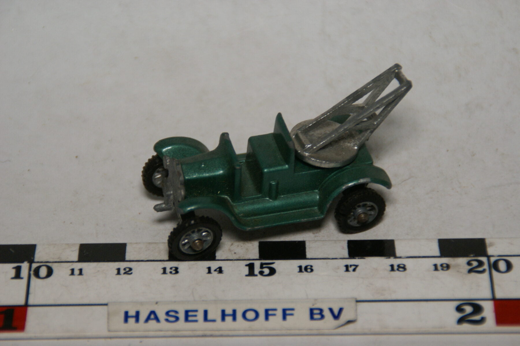 DSC07597 miniatuur 1919 T Ford kraanwagen groen ca 1op72 Best Box