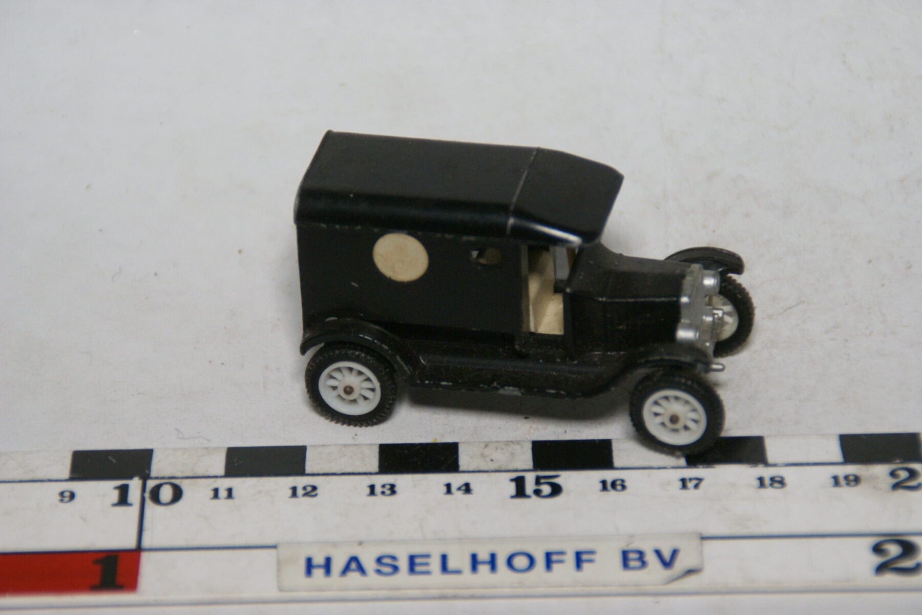 DSC07599 miniatuur 1919 T Ford van  zwart ca 1op72 Efsi