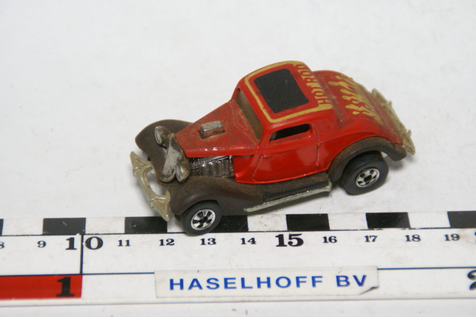 DSC07608 miniatuur 1919 A Ford coupe rood ca 1op63 Hotwheels