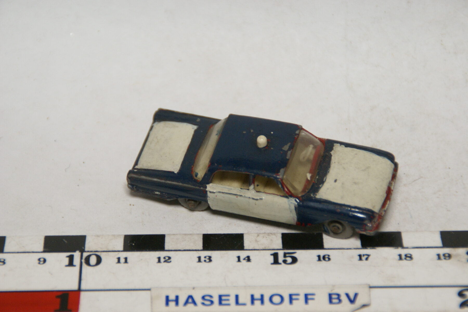 DSC07616 miniatuur Ford Fairlane police ca 1op72 Lesney nr 59