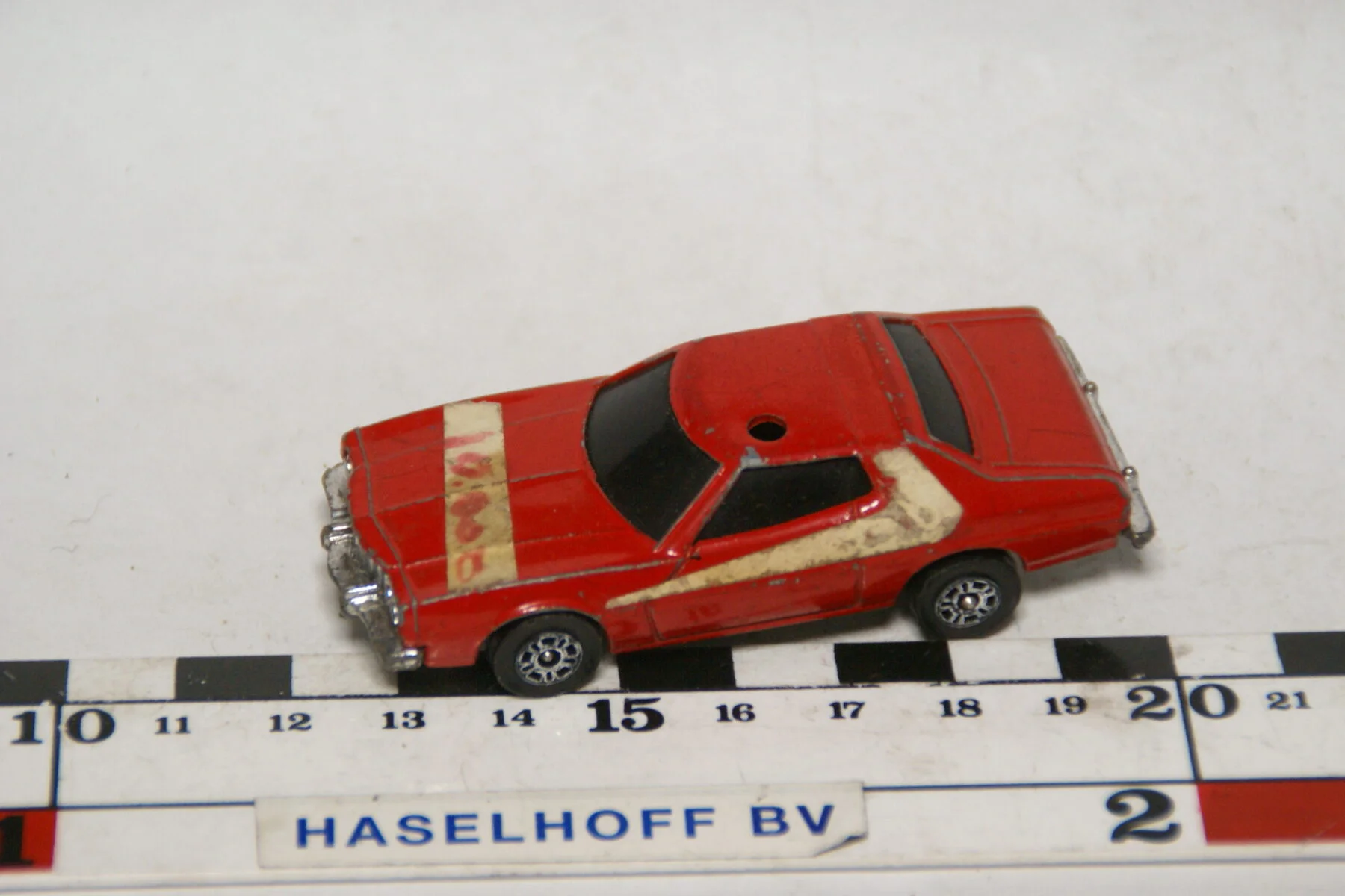 DSC07627 miniatuur Ford Gran Torino rood ca 1op72 Corgi Juniors