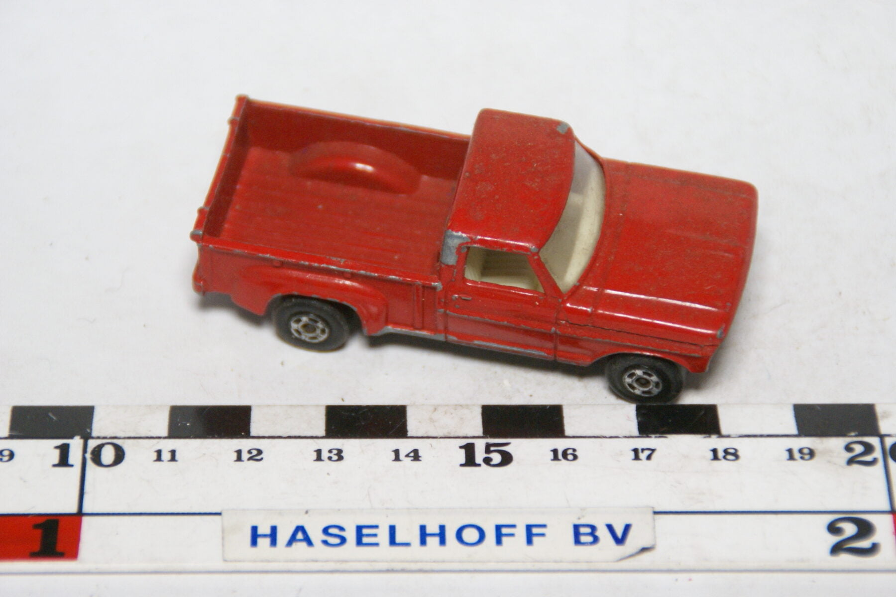 DSC07629 miniatuur Ford pickup rood ca 1op72 Matchbox nr 6