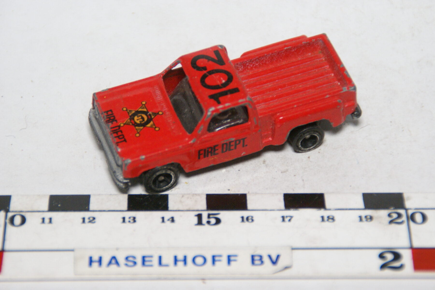 DSC07635 miniatuur Ford pickup Fire Dept ca 1op72