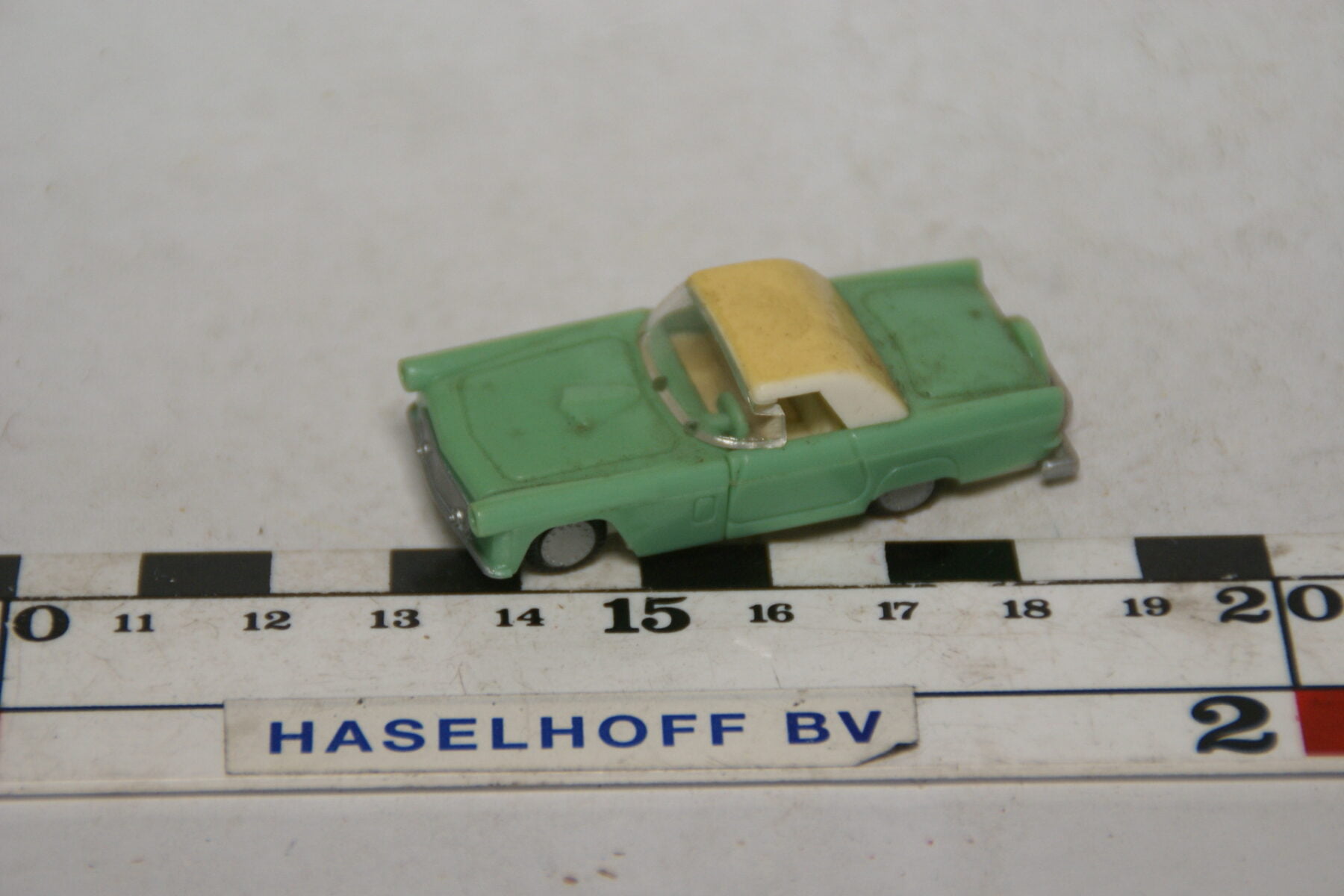 DSC07637 miniatuur Ford Thunderbird groen wit ca 1op72 Ferrero