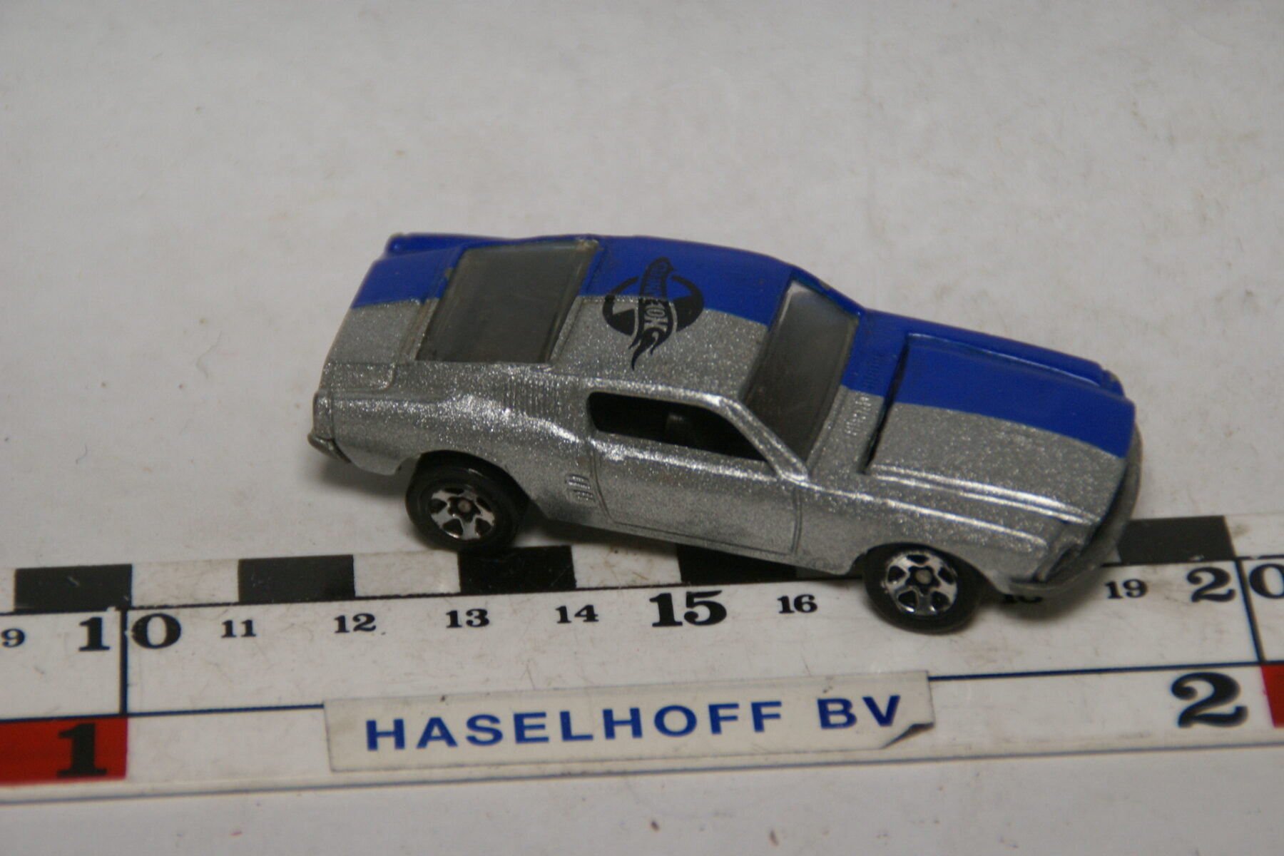 DSC07651 miniatuur 1968 Ford Mustang fastback blauw zilver ca 1op72 Hotwheels