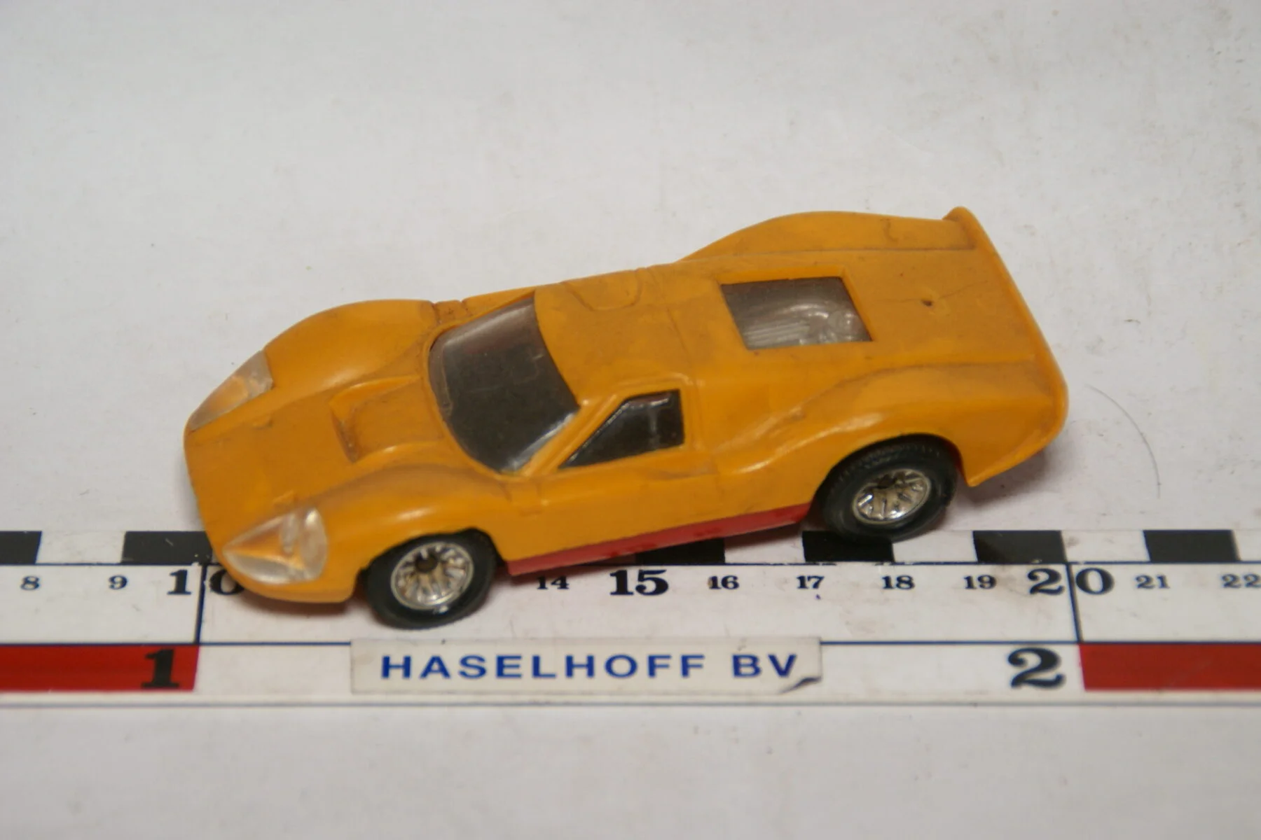 DSC07687 miniatuur Ford Mark IV oranje 1op43 Minialuxe