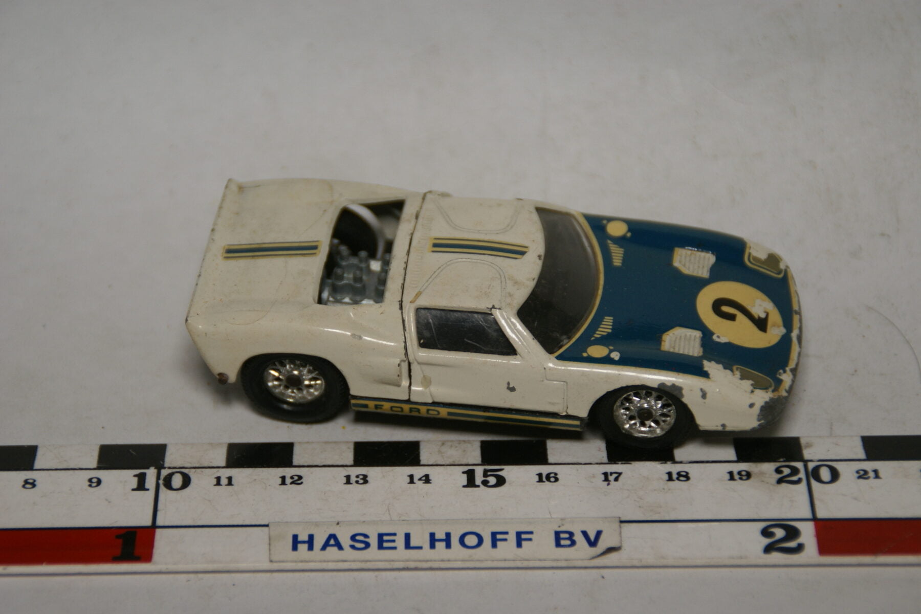 DSC07697 miniatuur 1966 Ford GT40 Le Mans wit 1op43 Solido nr 146