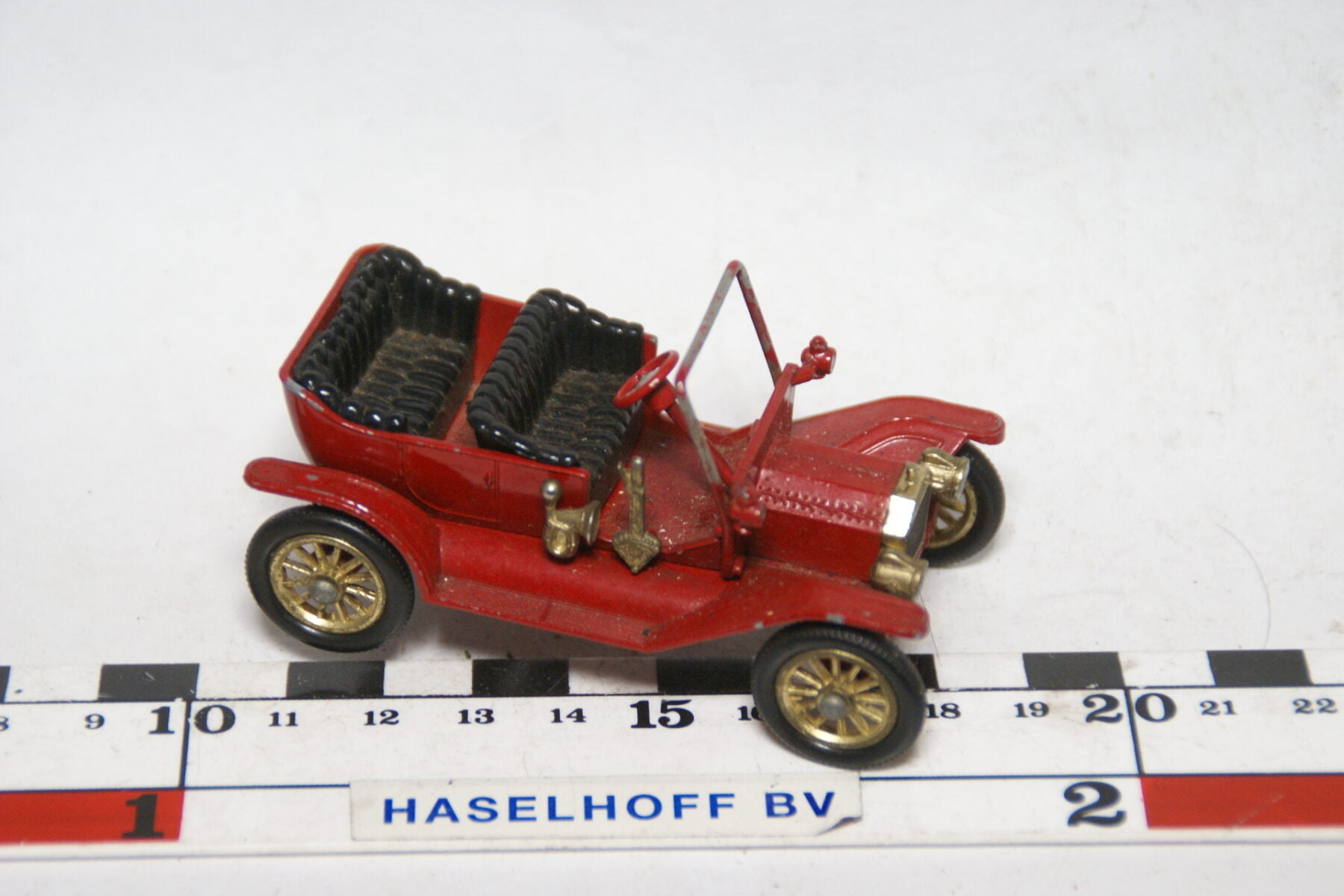 DSC07705 miniatuur 1919 T Ford rood 1op43 Matchbox Yesteryear