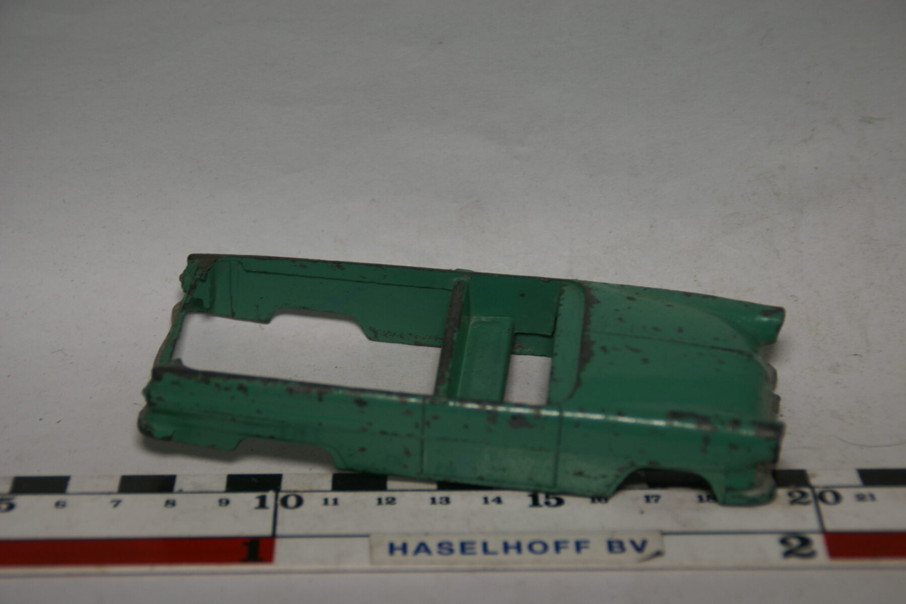 DSC07719 miniatuur Ford groen ca 1op43 Solido nr 458B