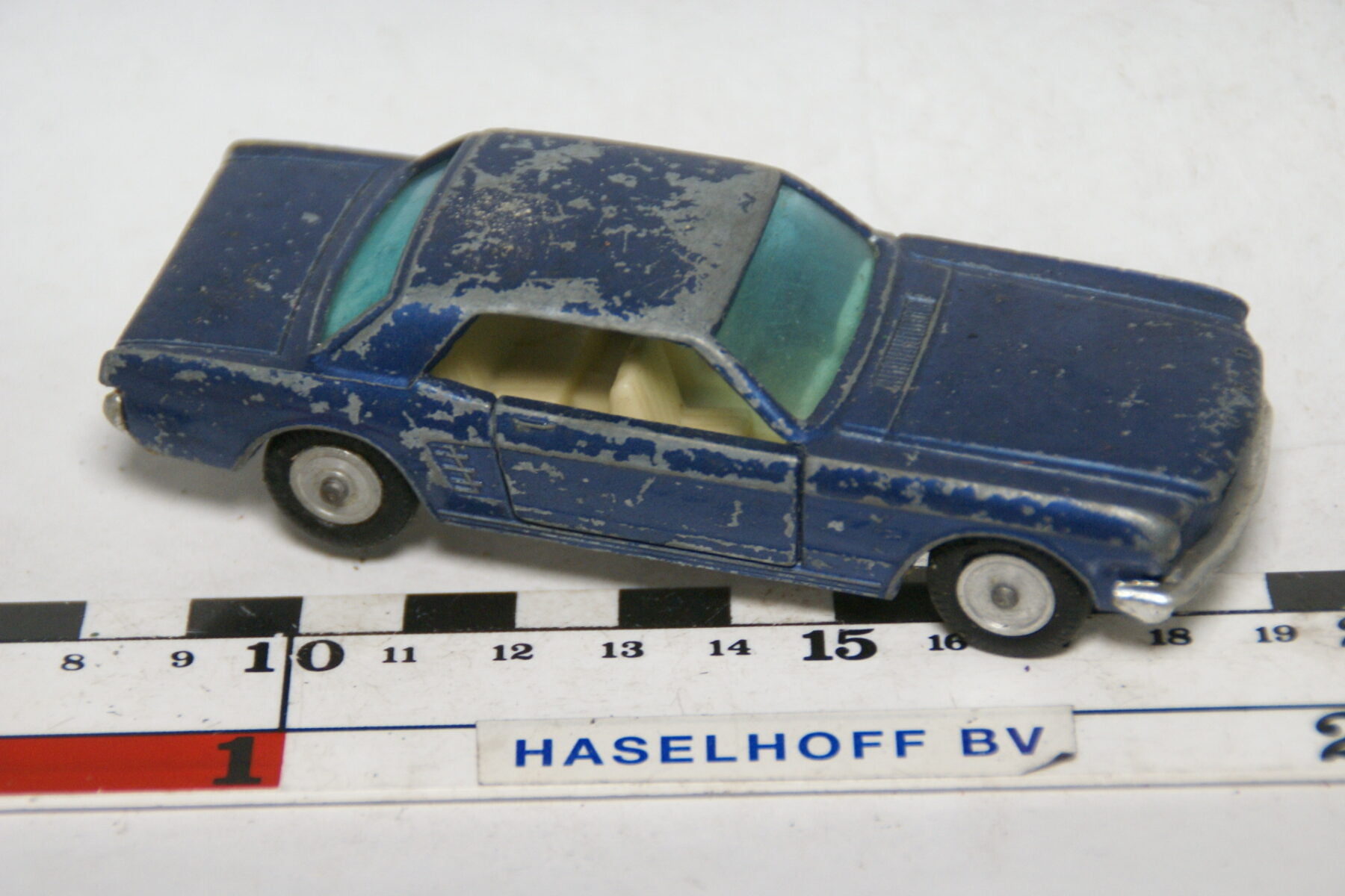 DSC07731 miniatuur Ford Mustang coupe blauw ca 1op43 Ssabra GamdaKoor Israel
