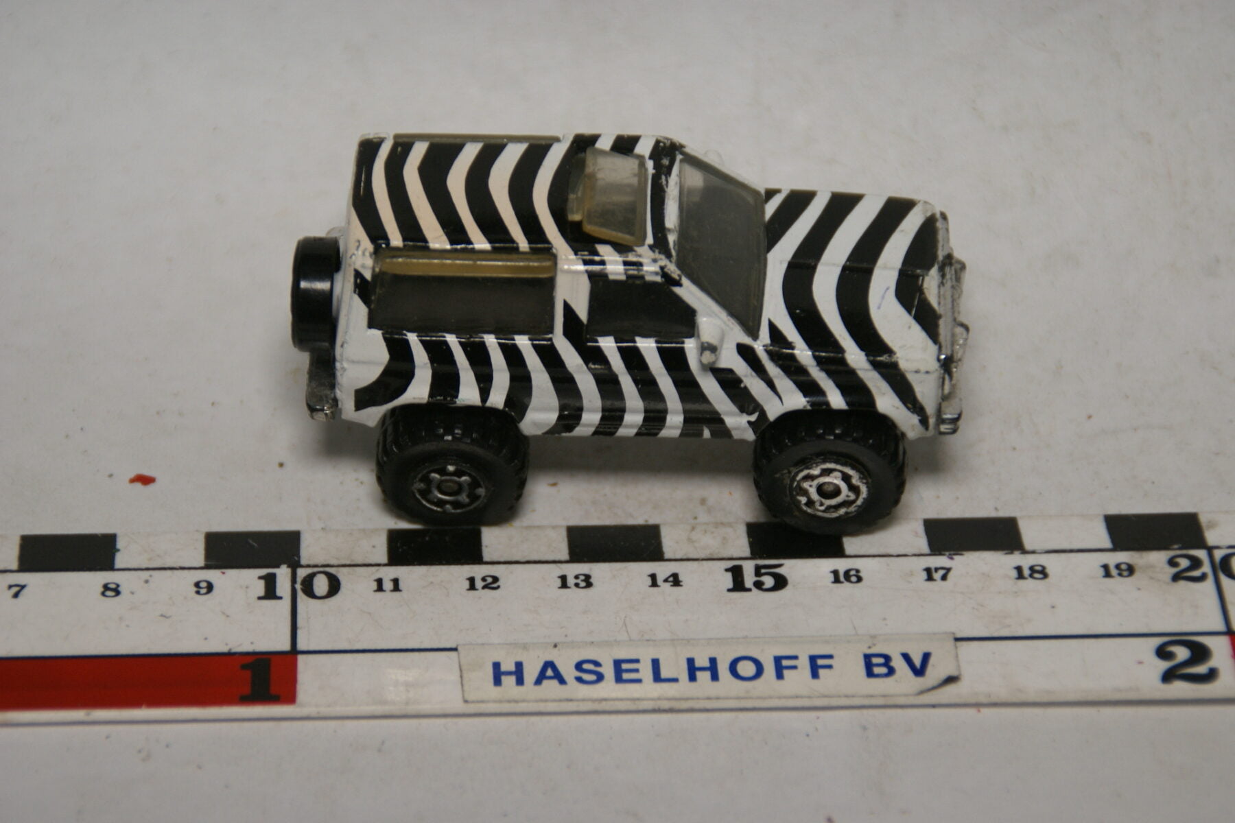 DSC07756 miniatuur Ford Bronco zebra ca 1op70 Matchbox