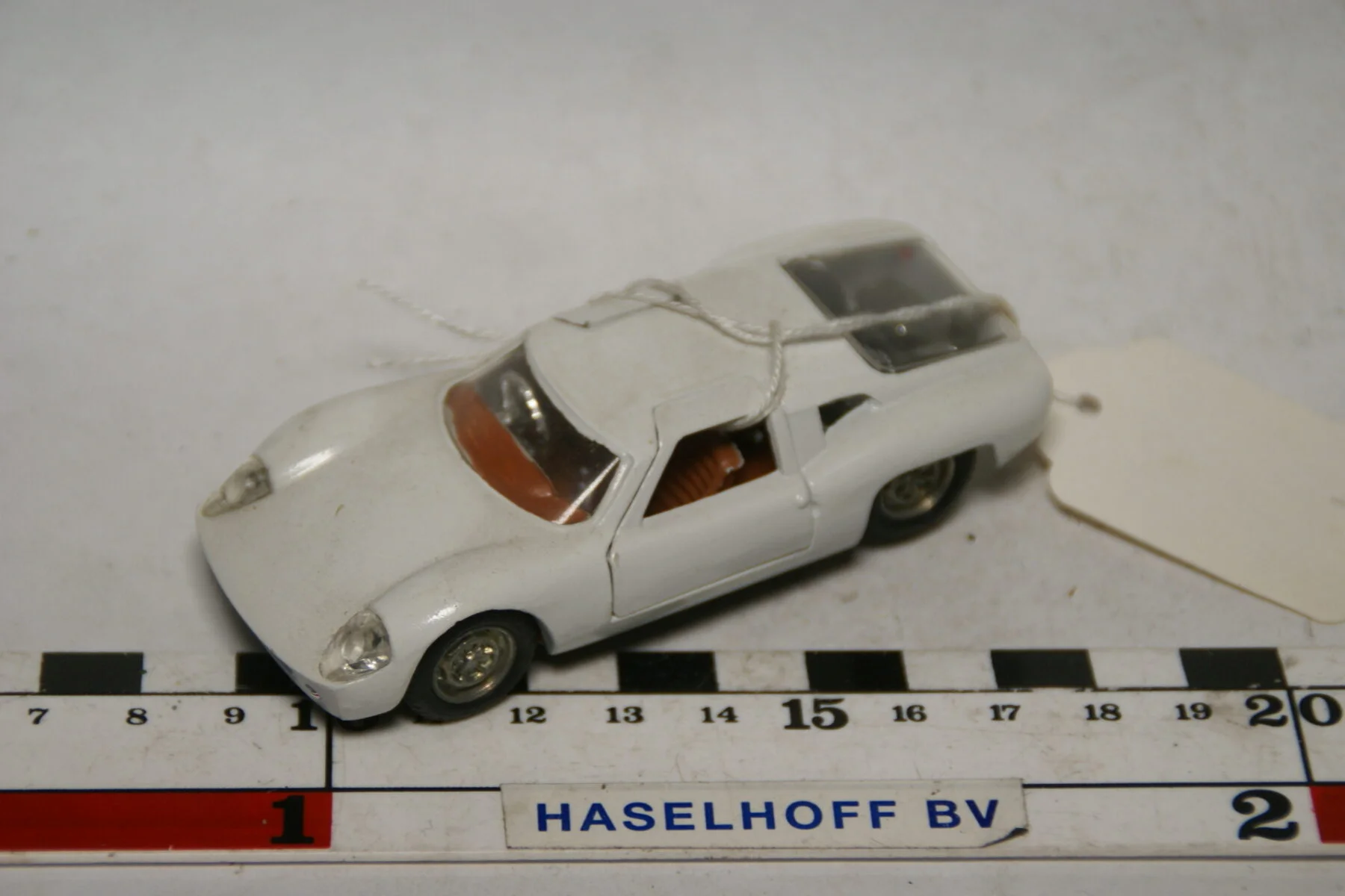 DSC07769 miniatuur Ford Lola GT wit 1op43 Politoys nr 534 mint
