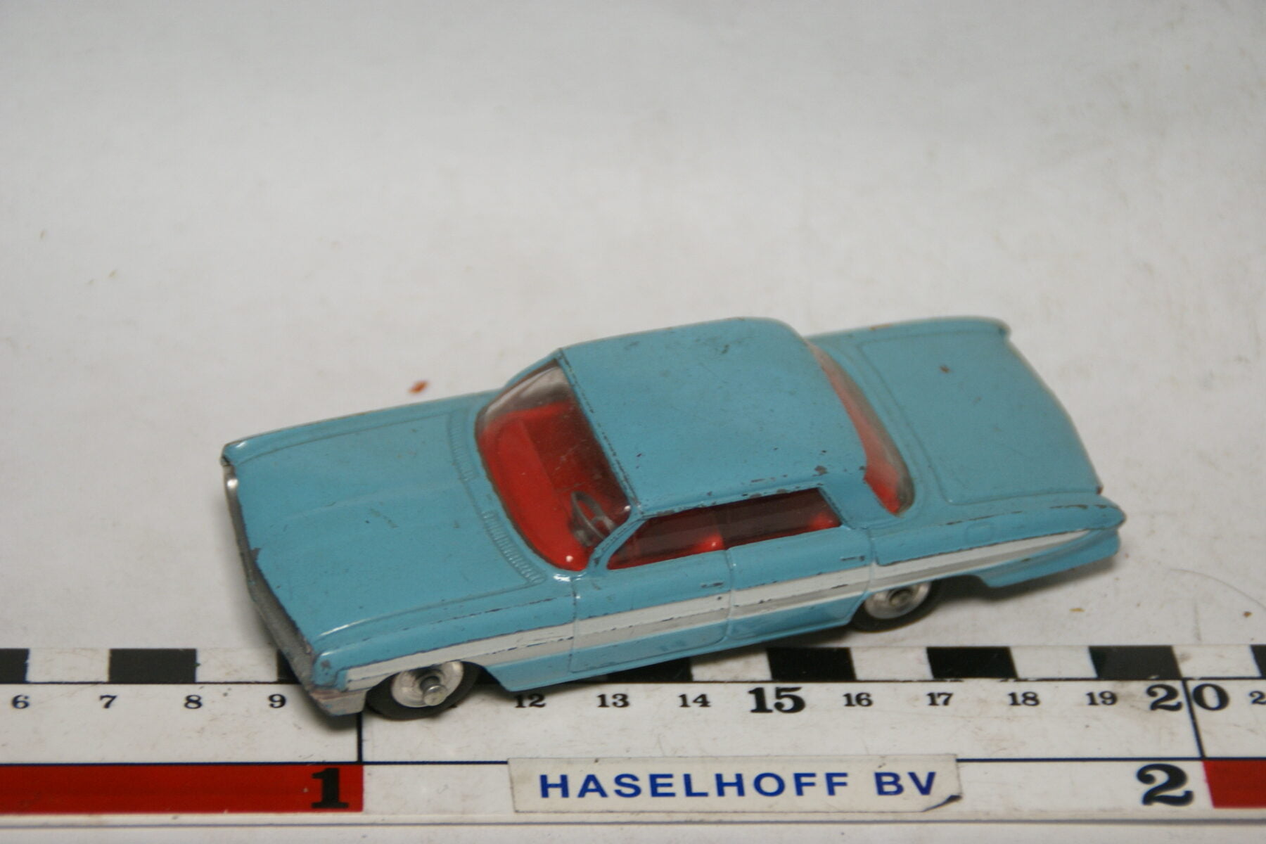 DSC07773 miniatuur Oldsmobile Super 88 blauw 1op43 Corgi Toys