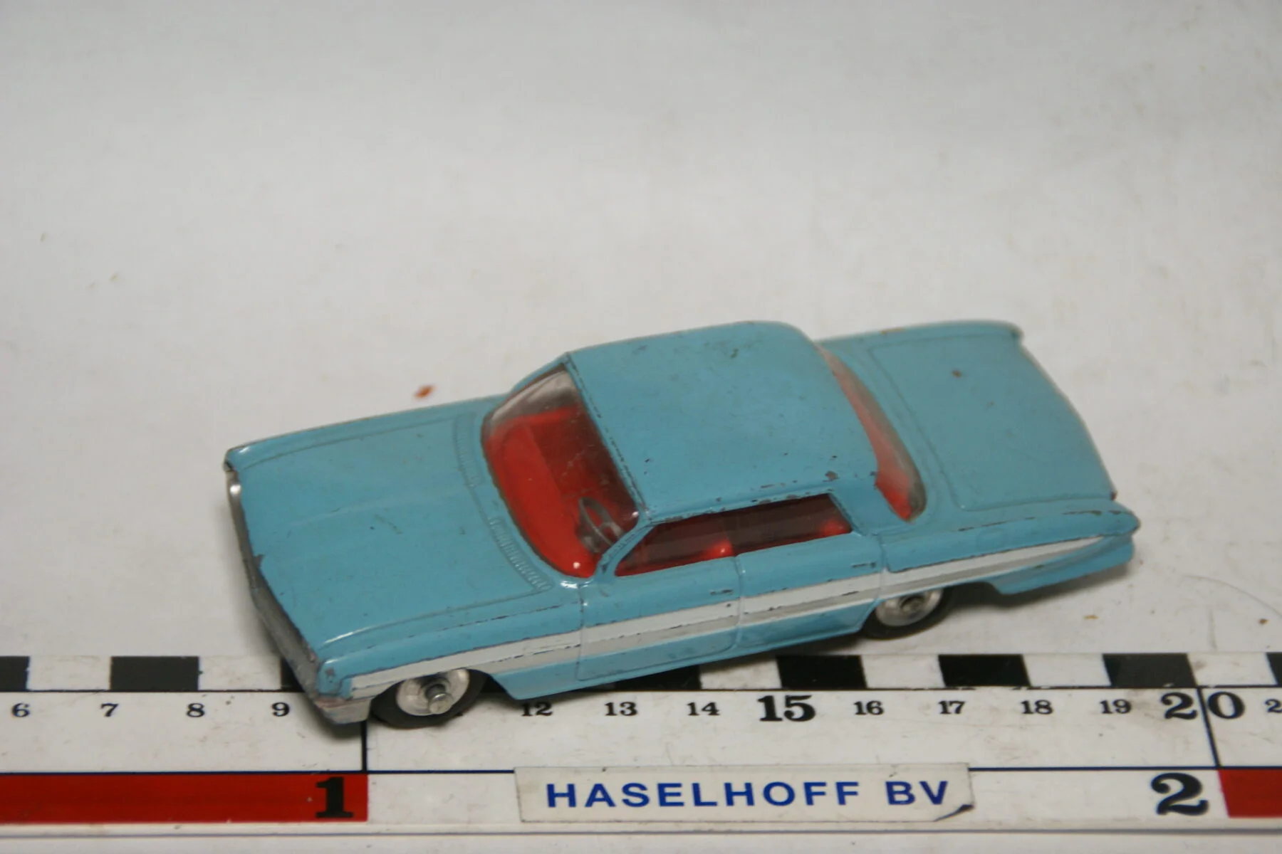 DSC07773 miniatuur Oldsmobile Super 88 blauw 1op43 Corgi Toys