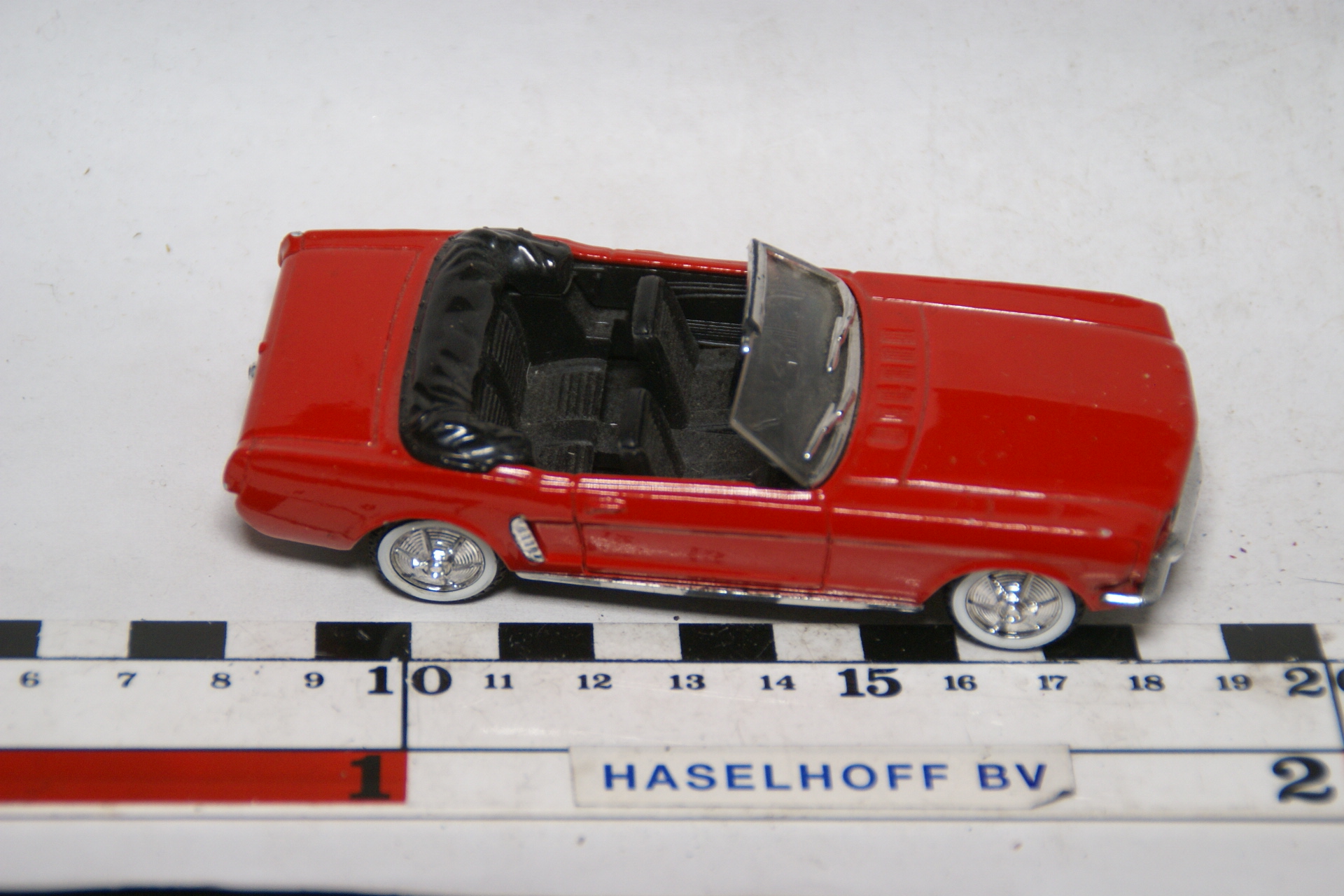 spreiding Raak verstrikt Kaap DSC07783 miniatuur Ford Mustang cabriolet rood 1op43 Solido mint >  Zwedenparts.com