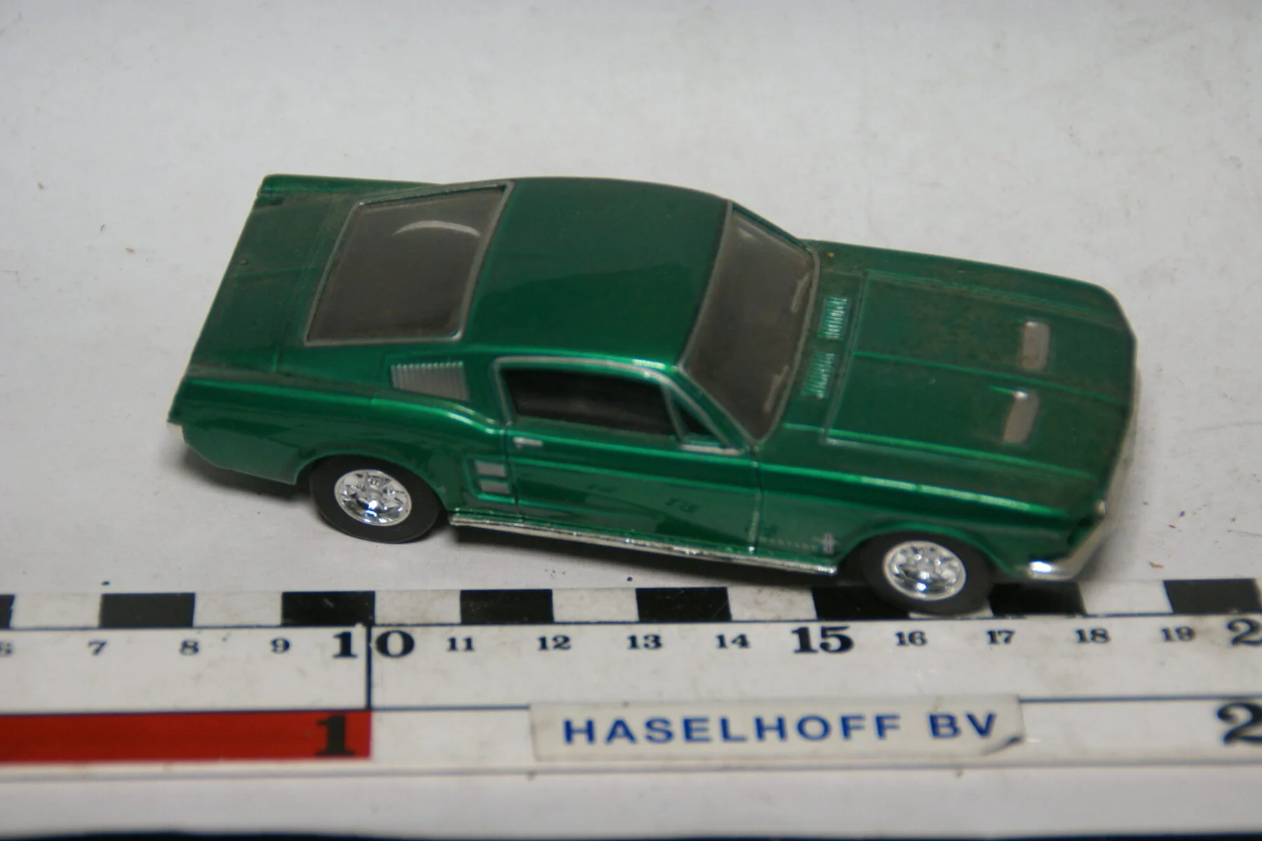 DSC07787 miniatuur Ford Mustang fastback groen 1op43 Matchbox Dinky