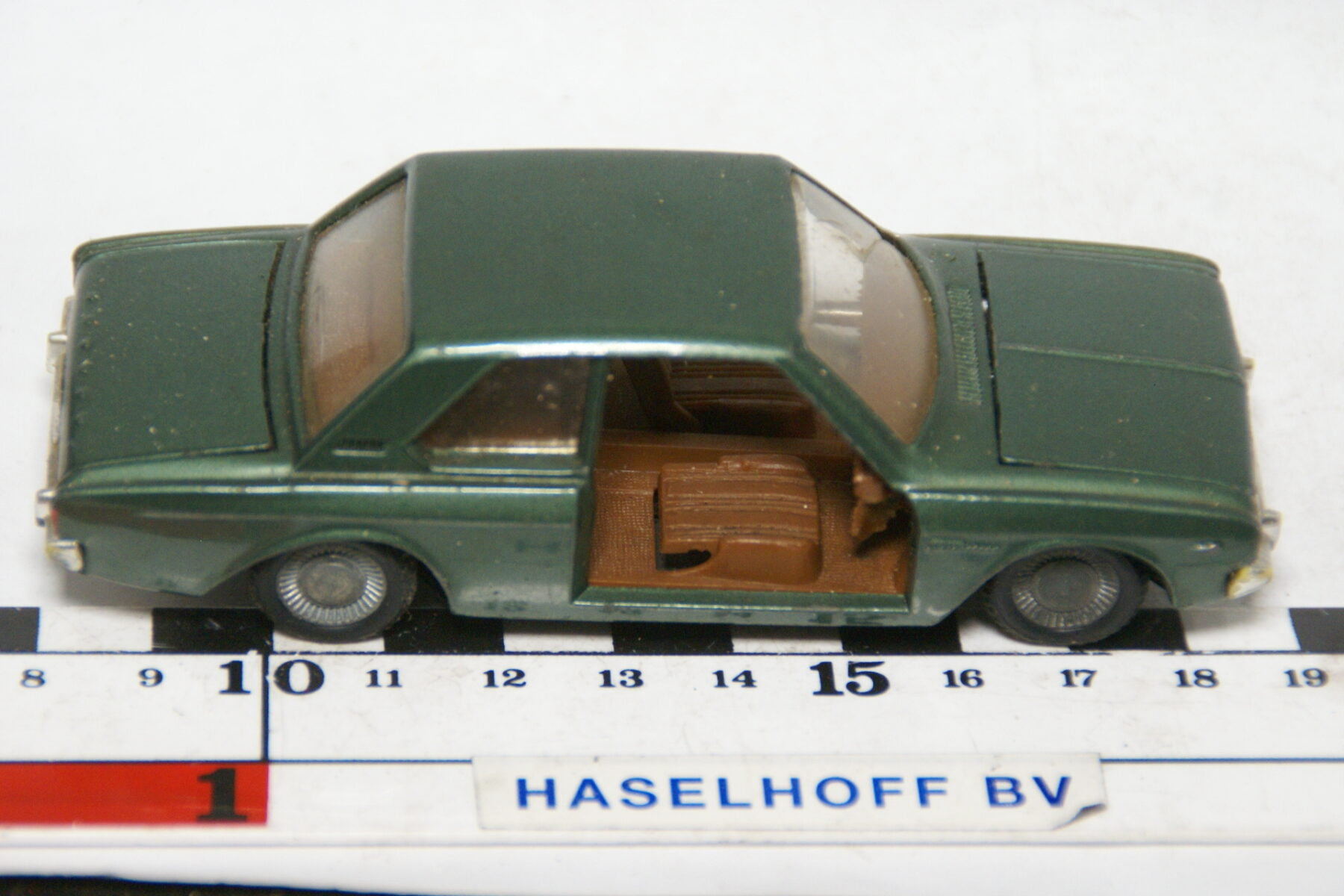 DSC07805 miniatuur Ford Taunius 20M TS groen 1op43 Politoys nr 519
