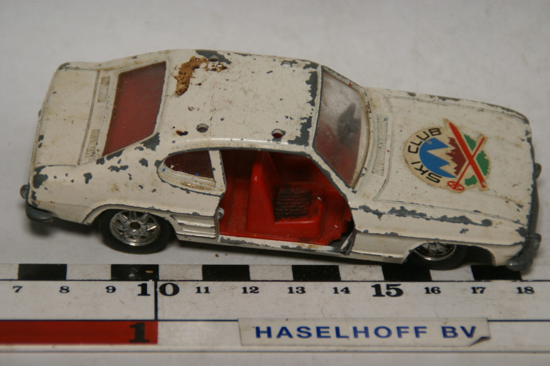 DSC07833 miniatuur Ford Capri wit 1op37 Guisval
