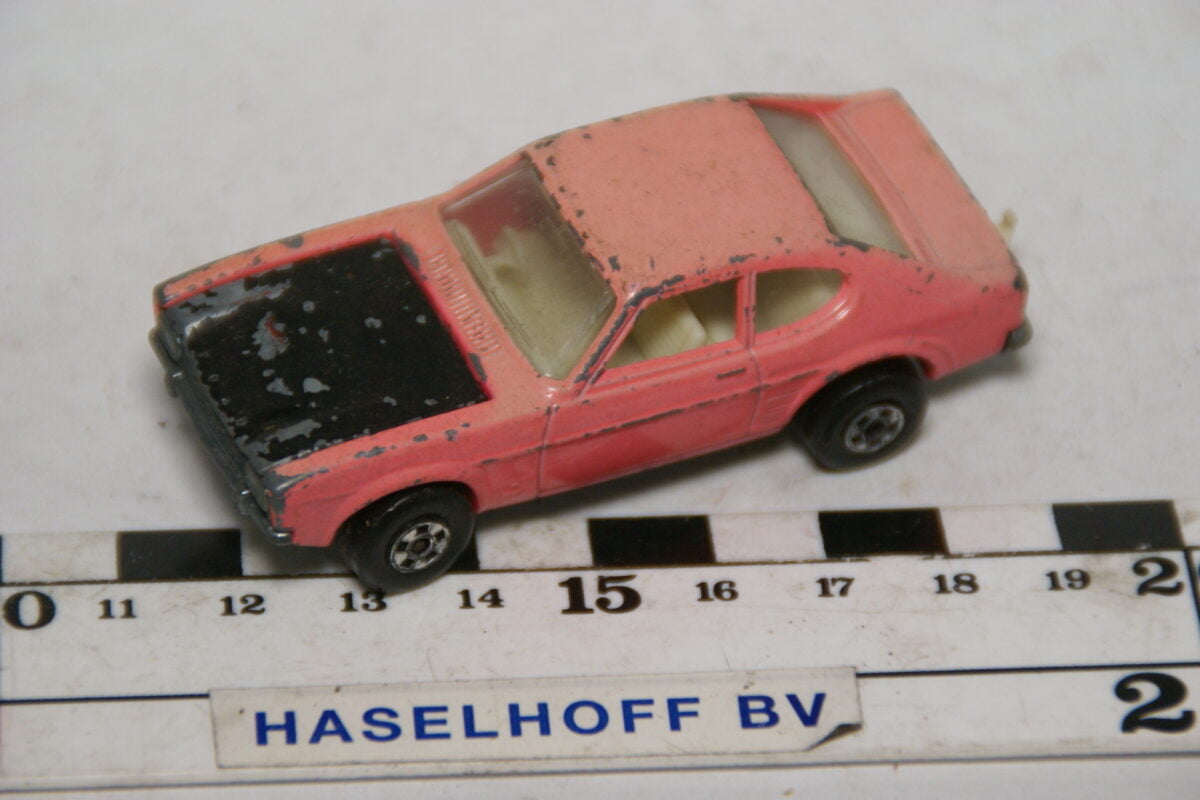 DSC07846 miniatuur 1970 Ford Capri rose ca 1op70 Matcbox nr 54