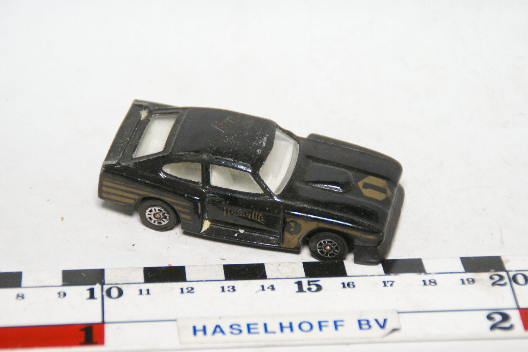 DSC07872 miniatuur Ford Capri zwart ca 1op70 Corgi