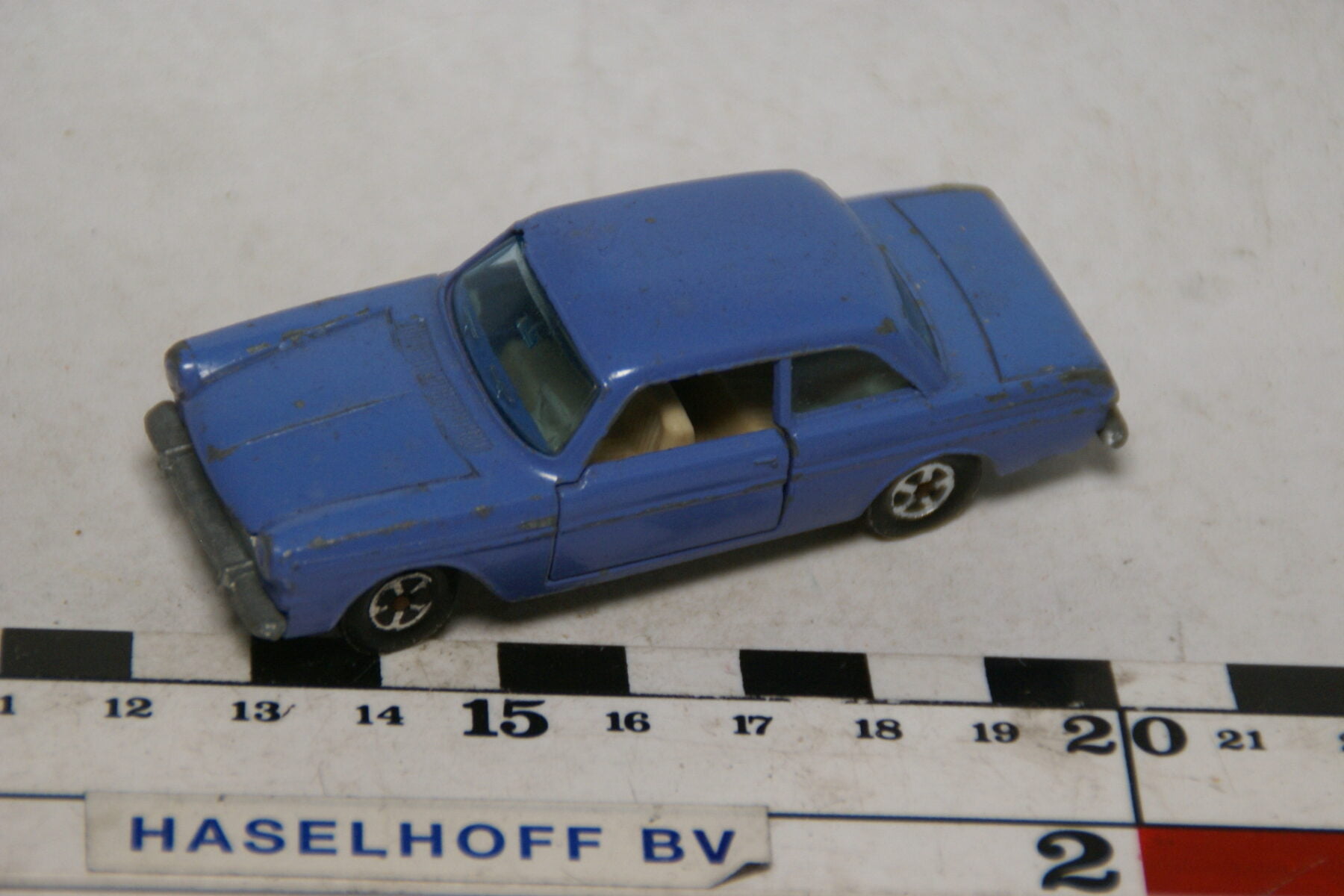 DSC07876 miniatuur Ford Taunus 12M blauw ca 1op70 Flyers Road Master