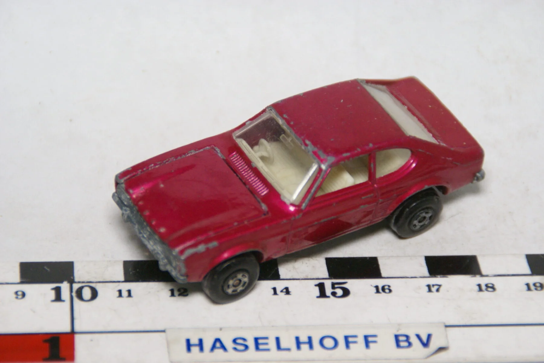 DSC07882 miniatuur 1970 Ford Capri rood ca 1op70 Matcbox nr 54
