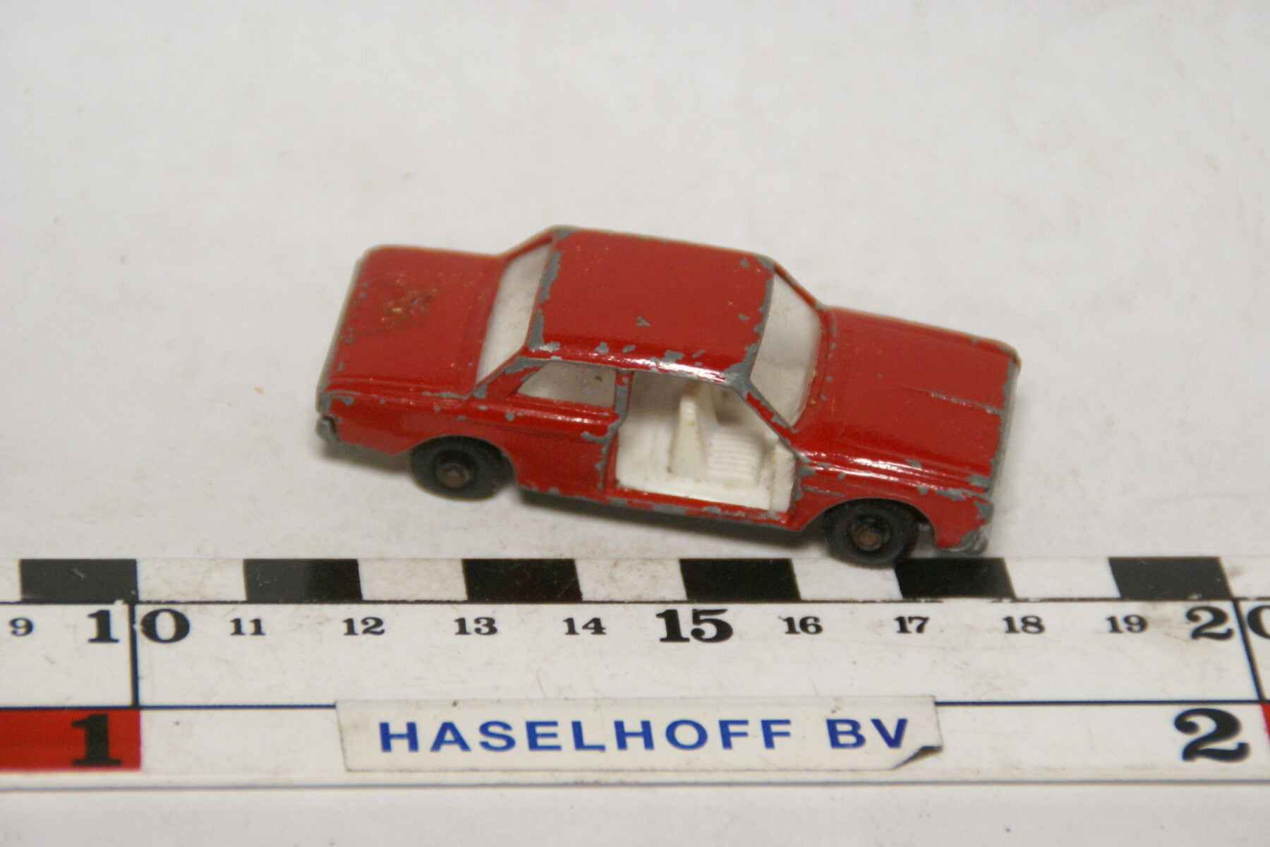 DSC07884 miniatuur Ford Taunus 12M rood ca 1op70 Best Box nr 2511