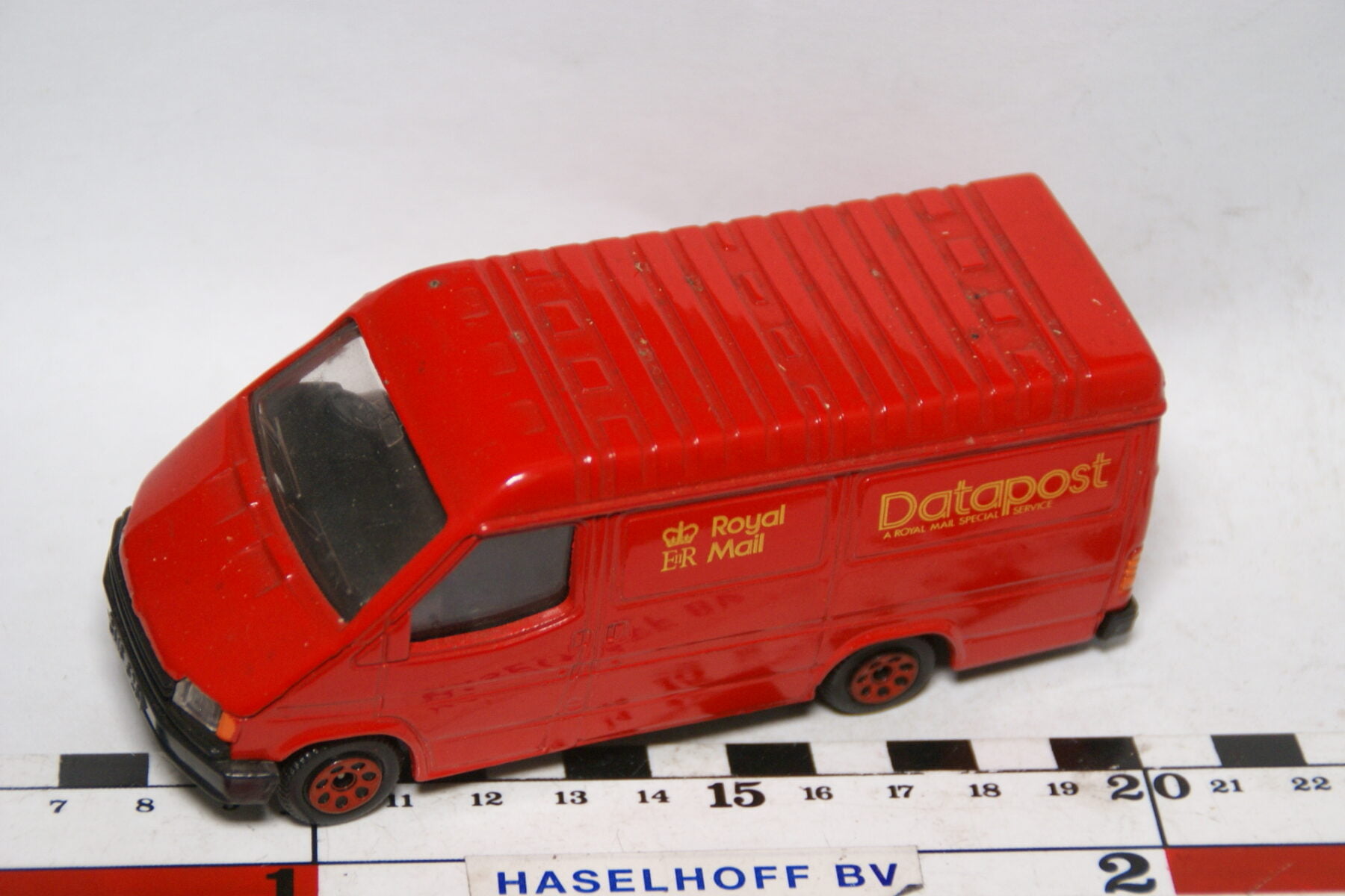 DSC07886 miniatuur Ford Transit Datapost rood ca 1op43 Corgi