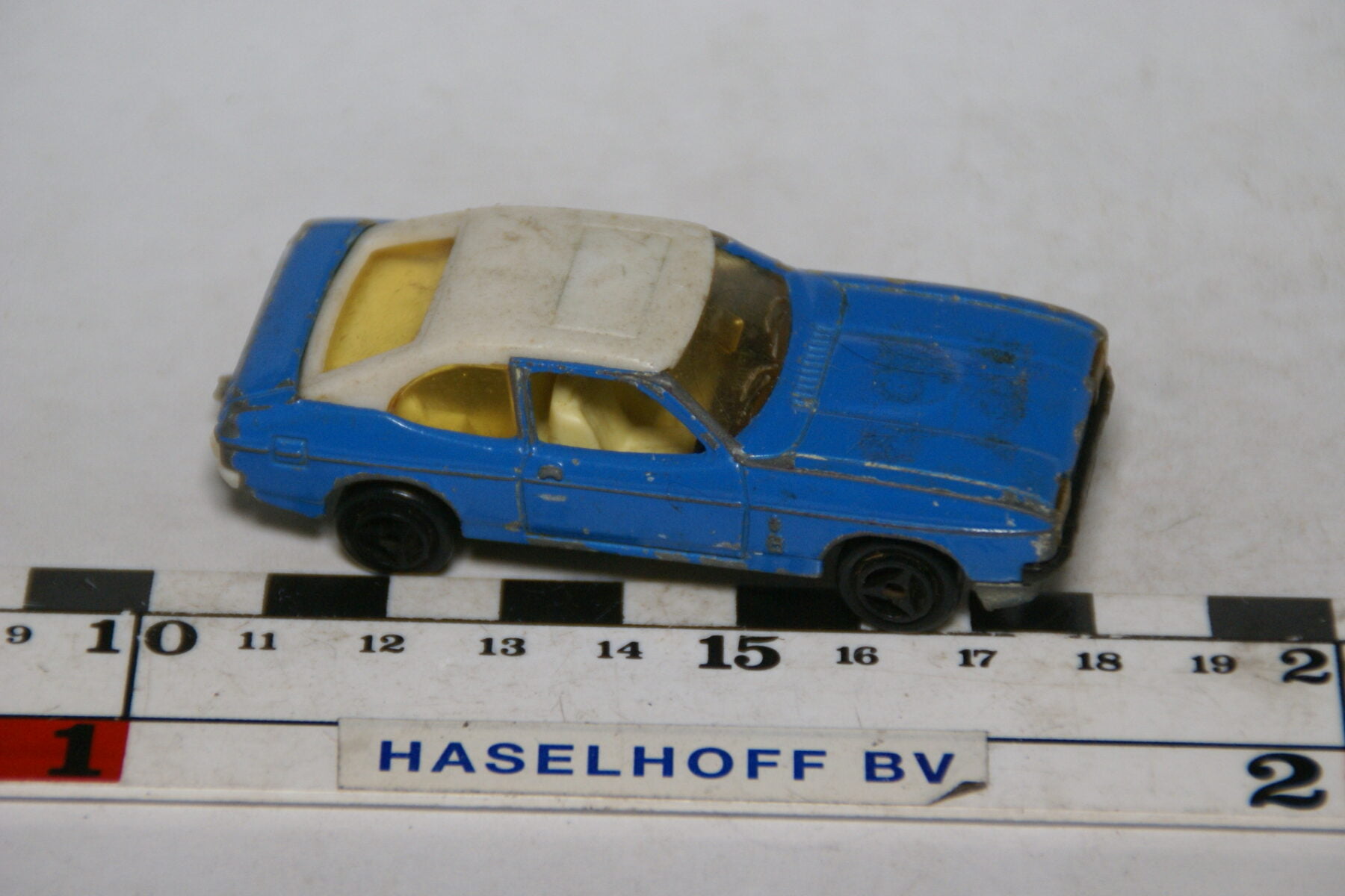 DSC07894 miniatuur Ford Capri blauw wit 1op60 Majorette nr 251