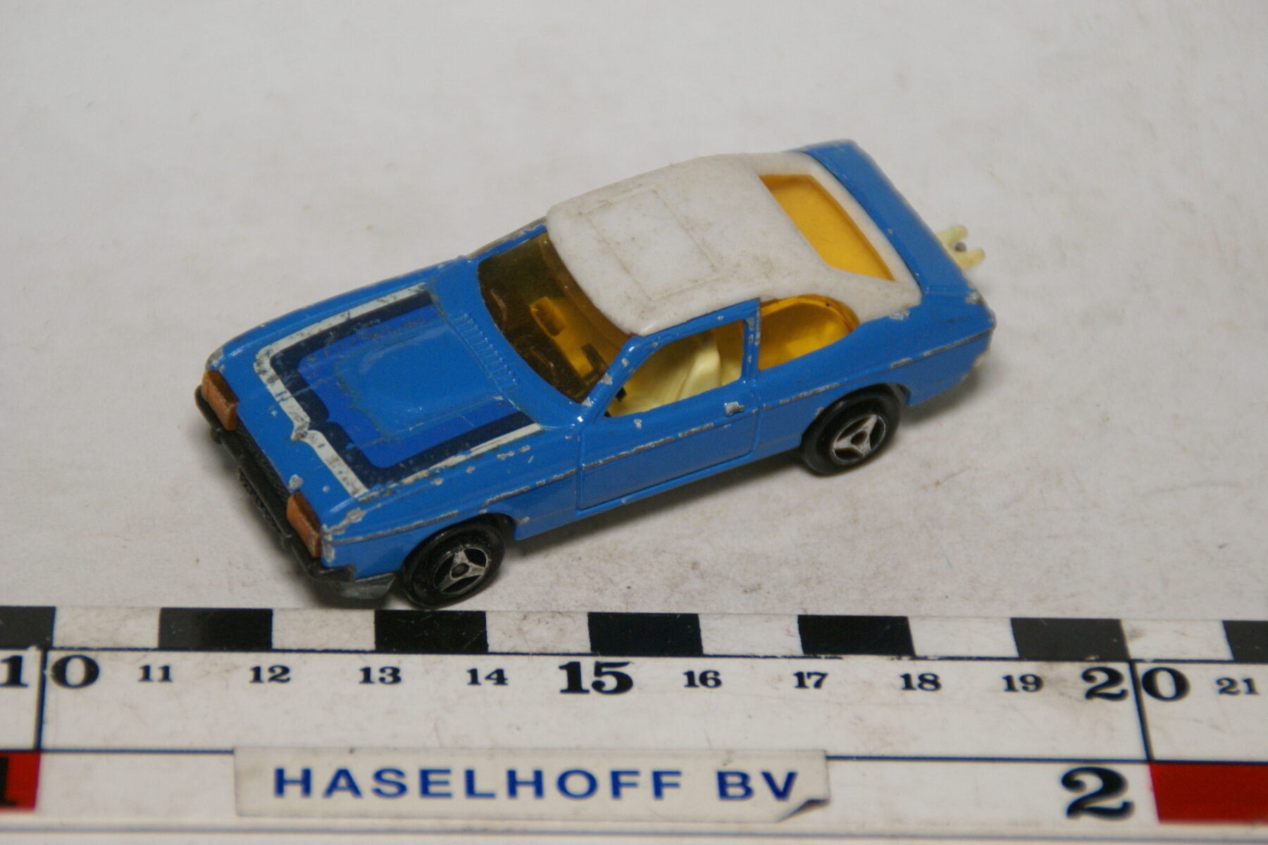 DSC07900 miniatuur Ford Capri blauw wit 1op60 Majorette nr 251