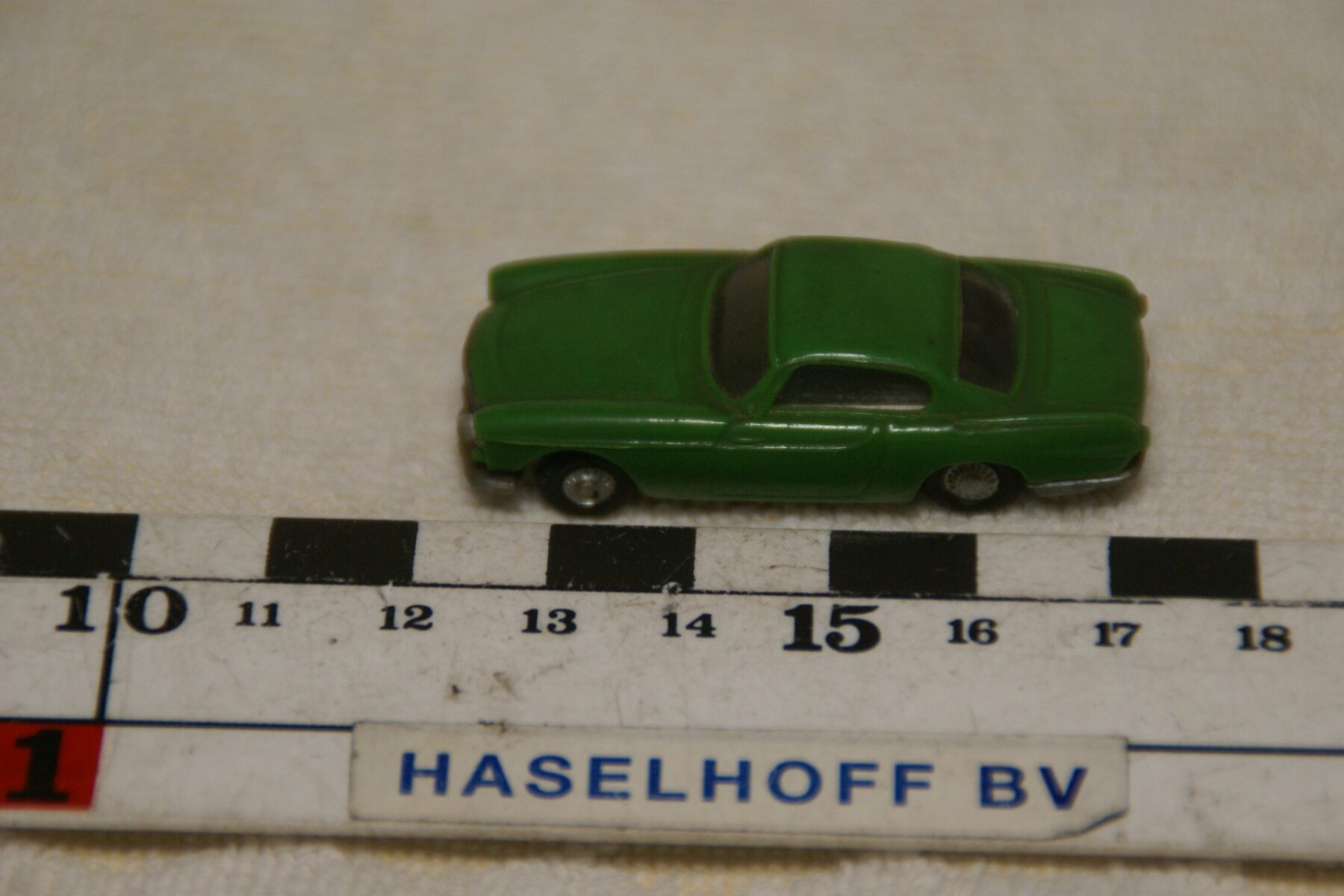 DSC08557 miniatuur Volvo P1800 groen 1op86 Eko mint