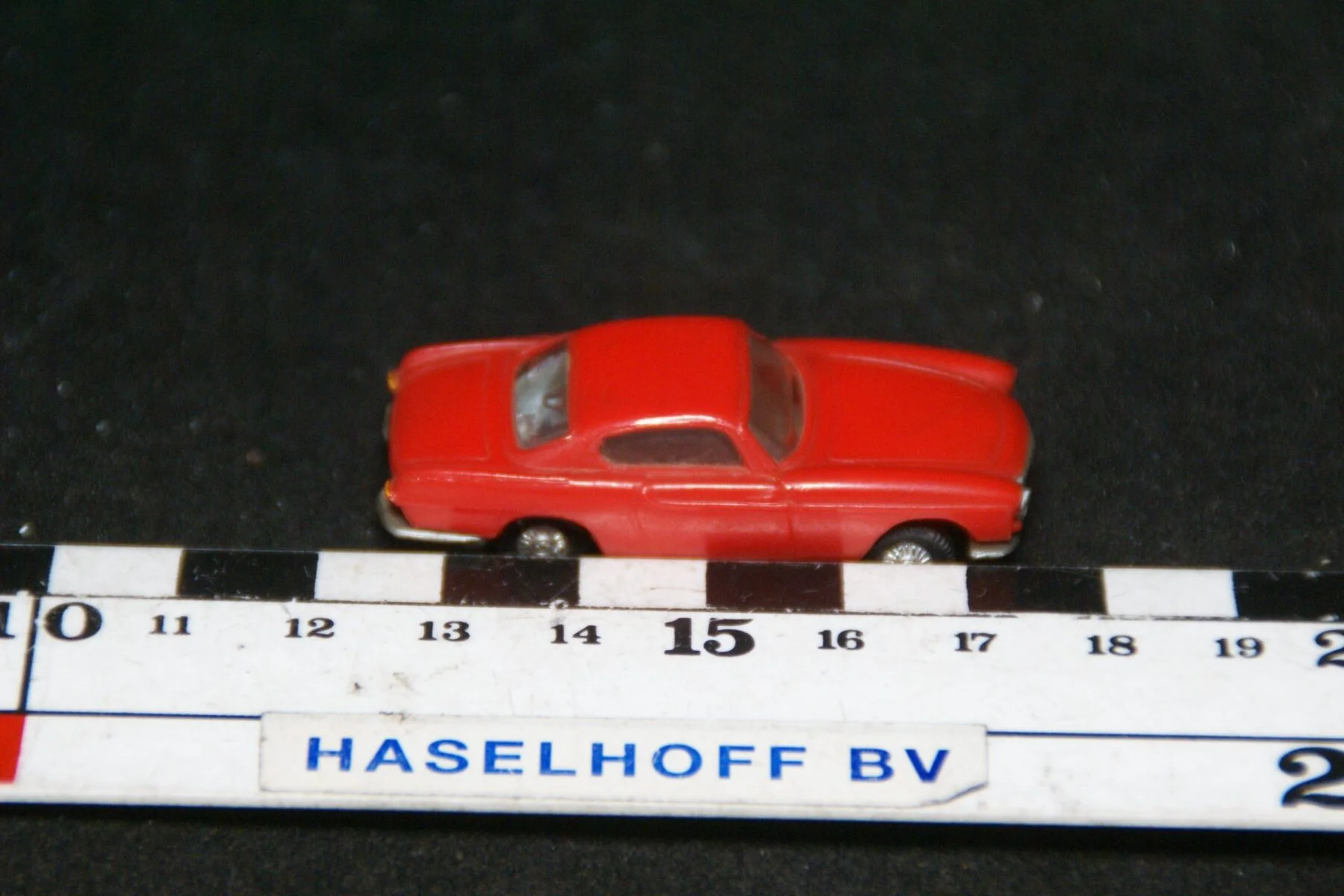 DSC08562 miniatuur Volvo P1800 rood 1op86 Eko mint