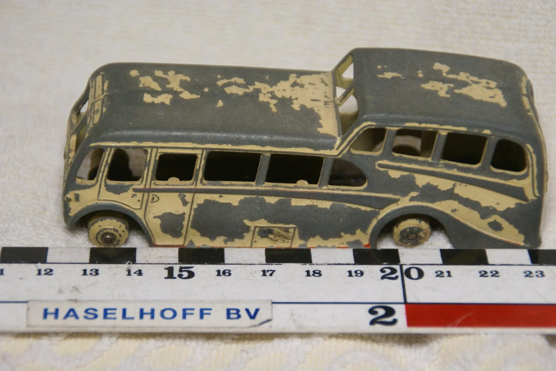 DSC08598 miniatuur bus observation Coach wit ca 1op43 Dinky Toys