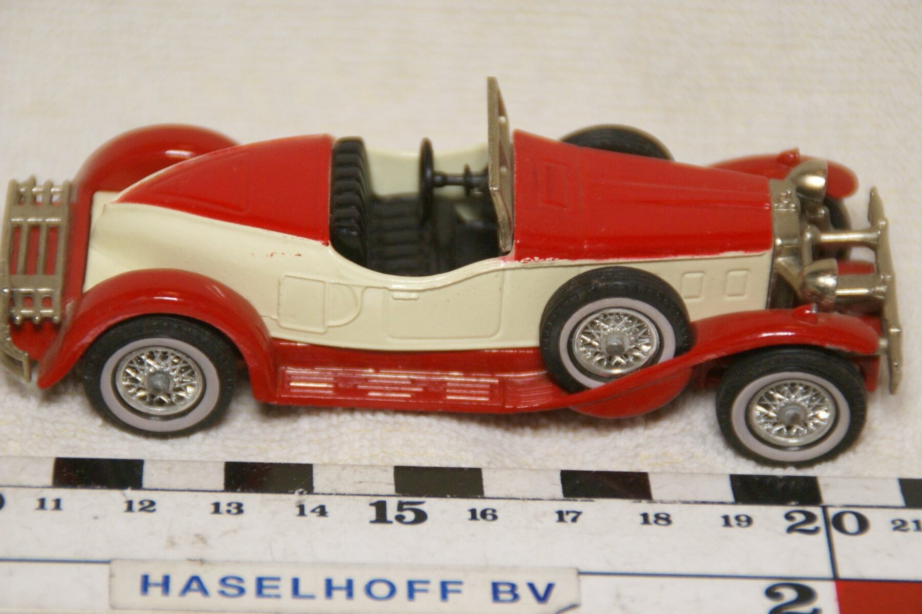 DSC08606 miniatuur 1931 Stutz Bearcat rood wit ca 1op43 Matchbox Y14 mint
