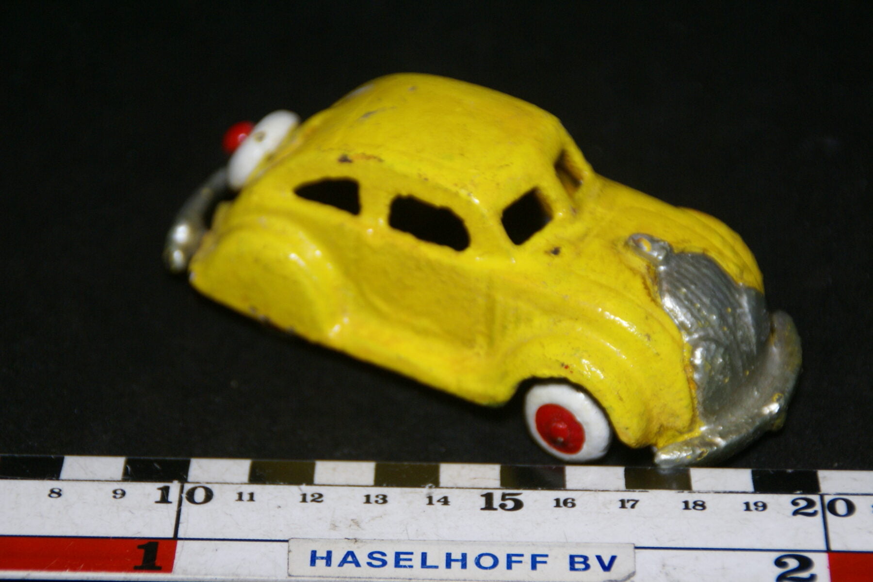 DSC08913 miniatuur mogelijk Volvo Carioca geel 1op43 zwaar