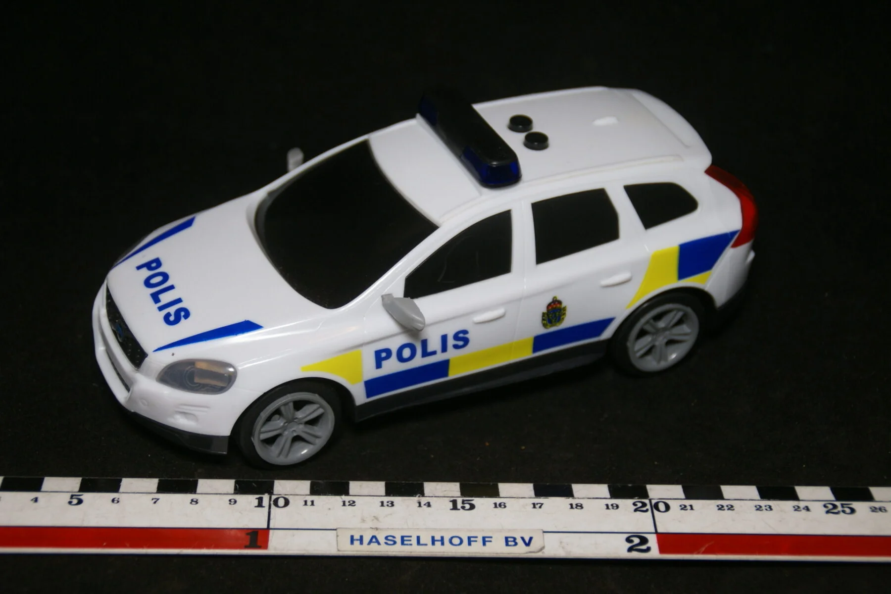 DSC08917 miniatuur Volvo XC60 polis met werkende verlichting ca 1op40 mint