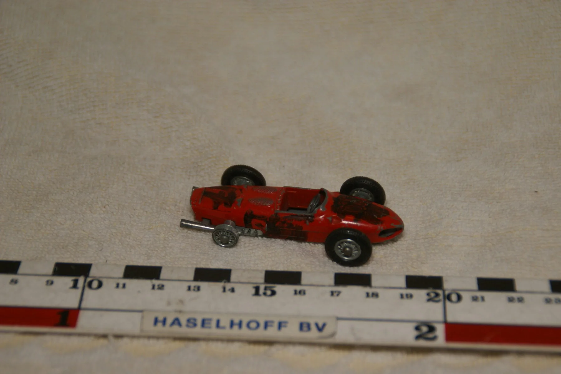 DSC08923 miniatuur Ferrari F1 rood ca 1op70 Lesney 73